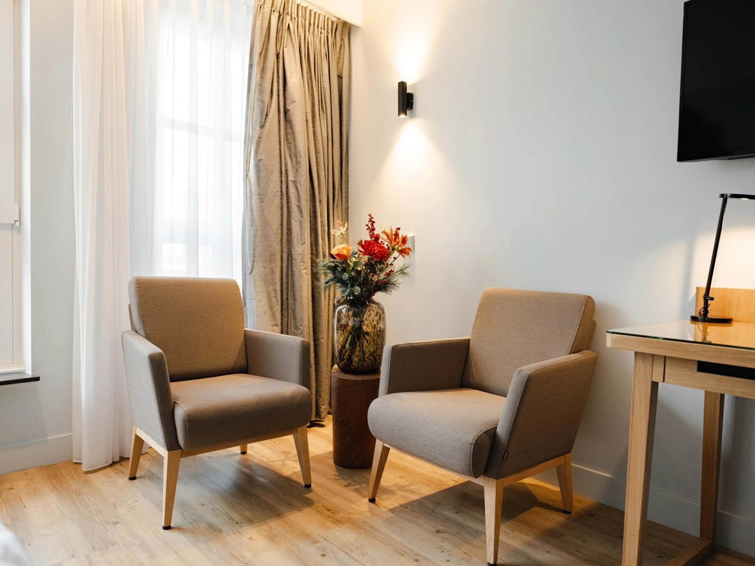 Seating area in Swissôtel Amsterdam