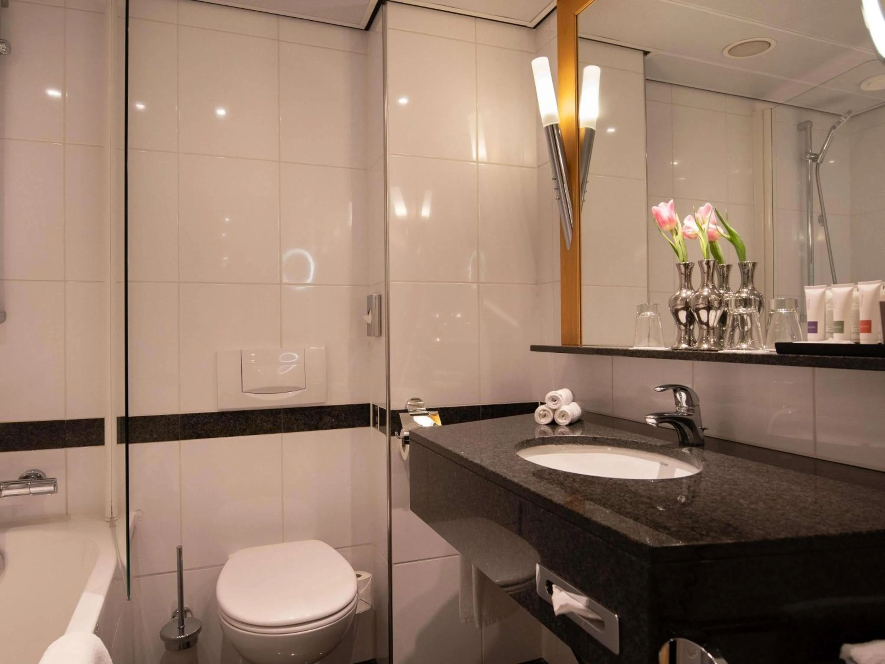 Bedroom in Swissôtel Amsterdam