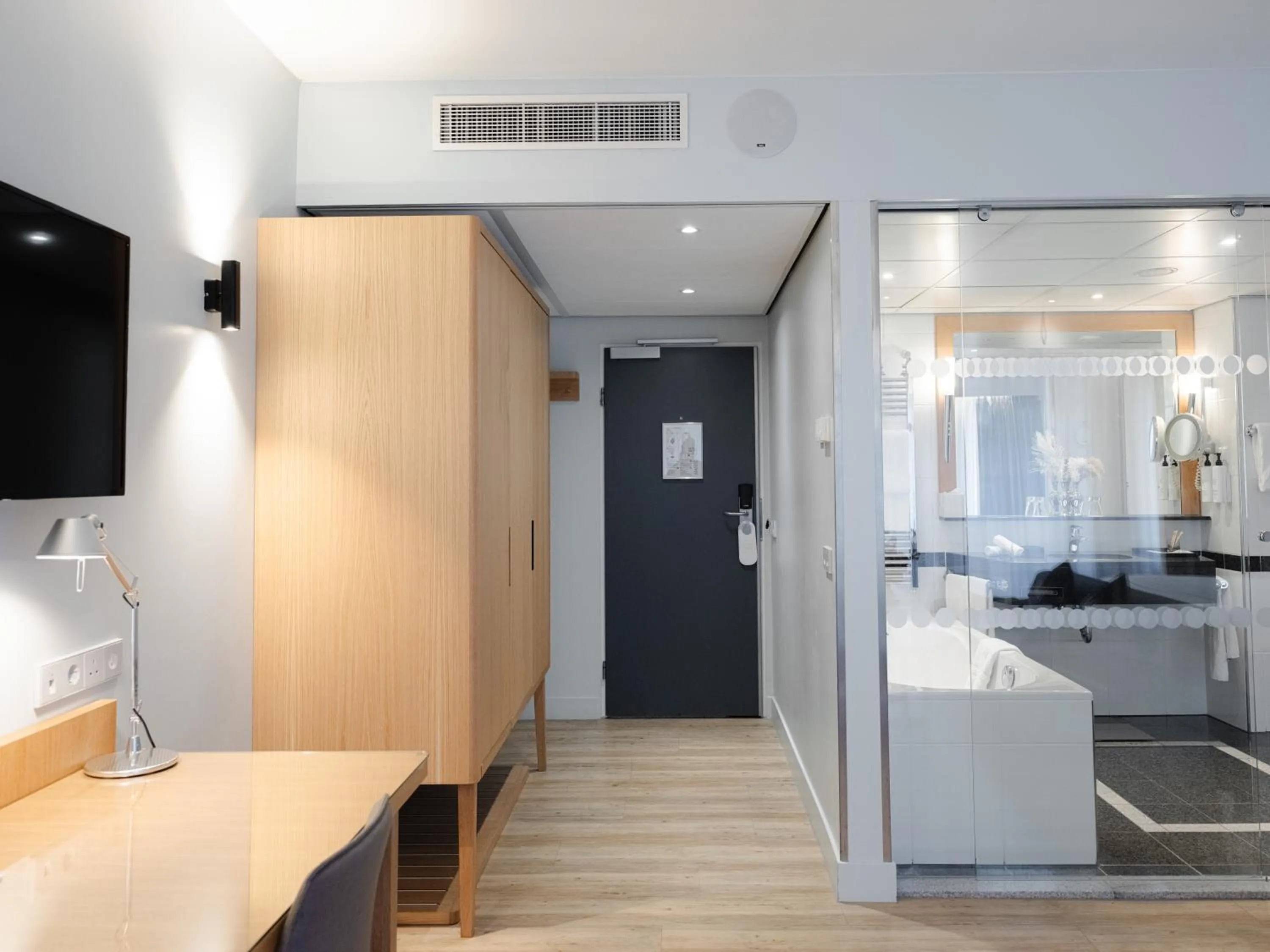 Bathroom in Swissôtel Amsterdam