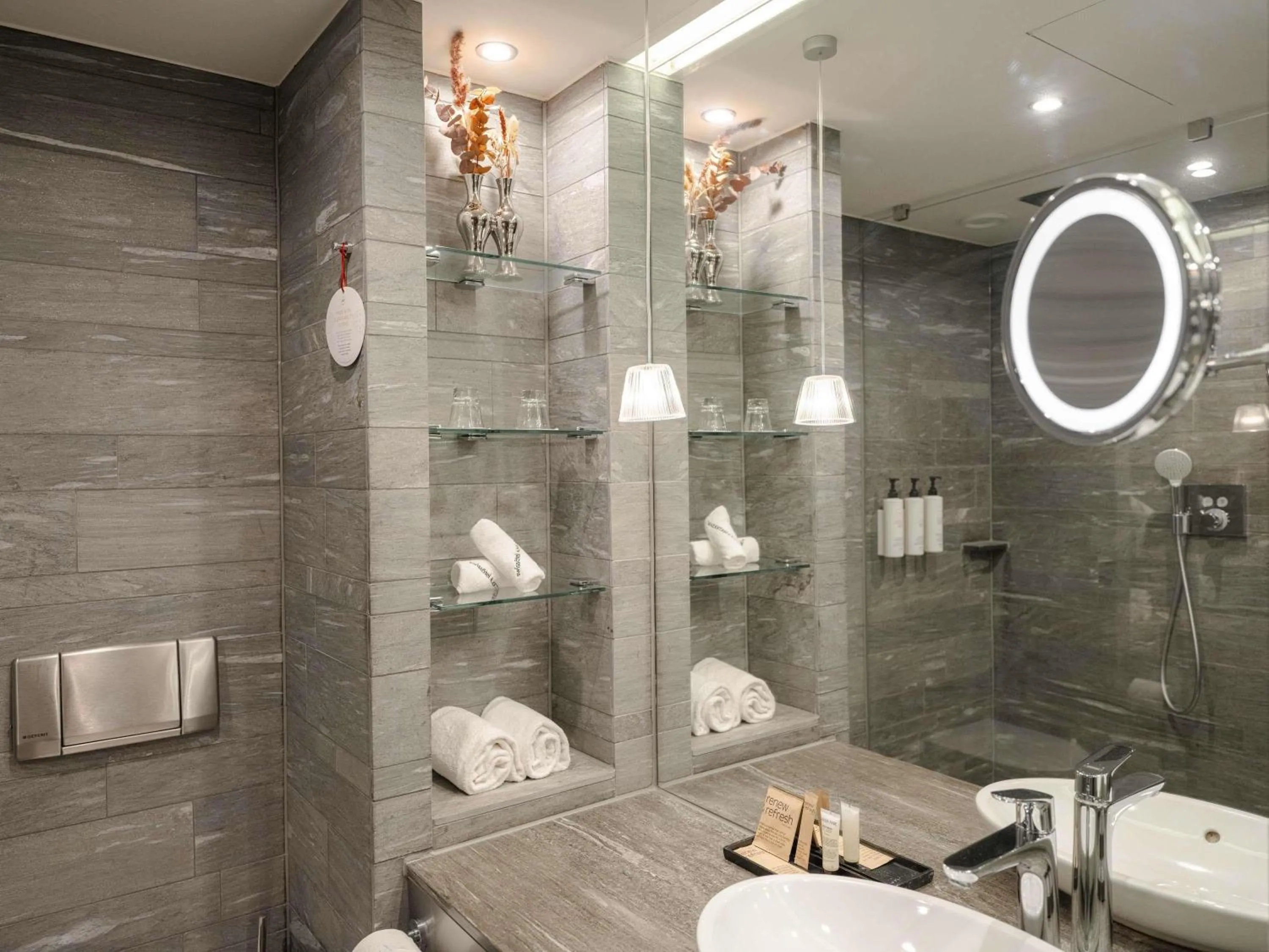 Bedroom in Swissôtel Amsterdam