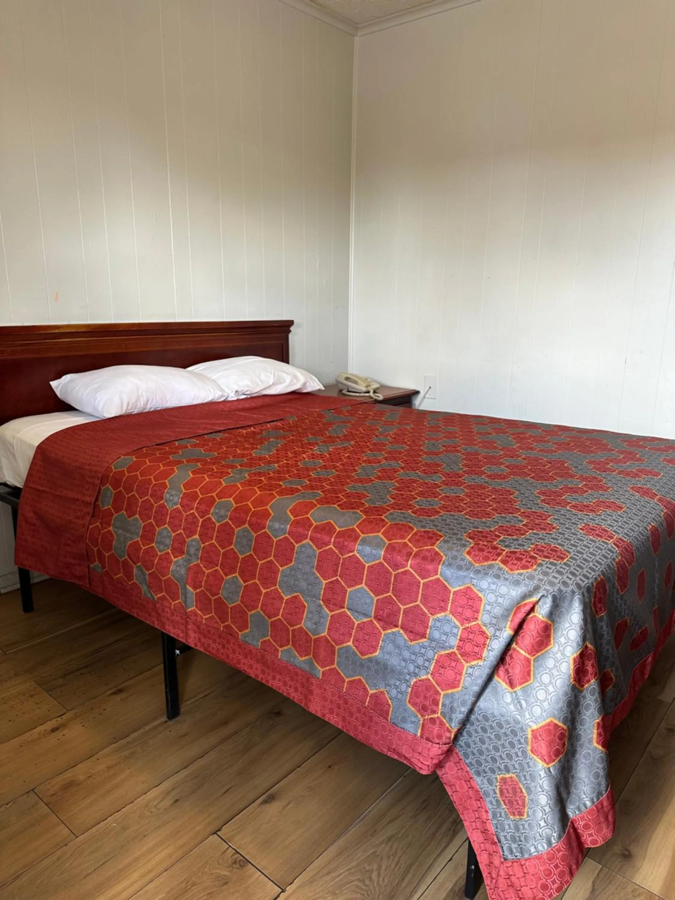 Bed in Travel Inn Montgomery AL