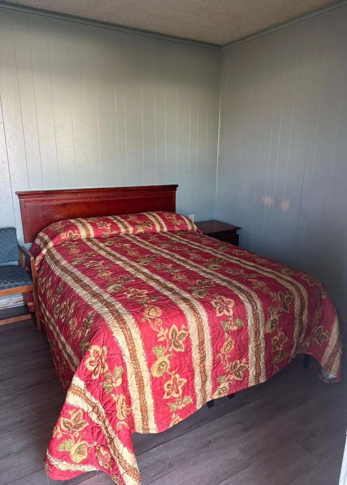 Bed in Travel Inn Montgomery AL