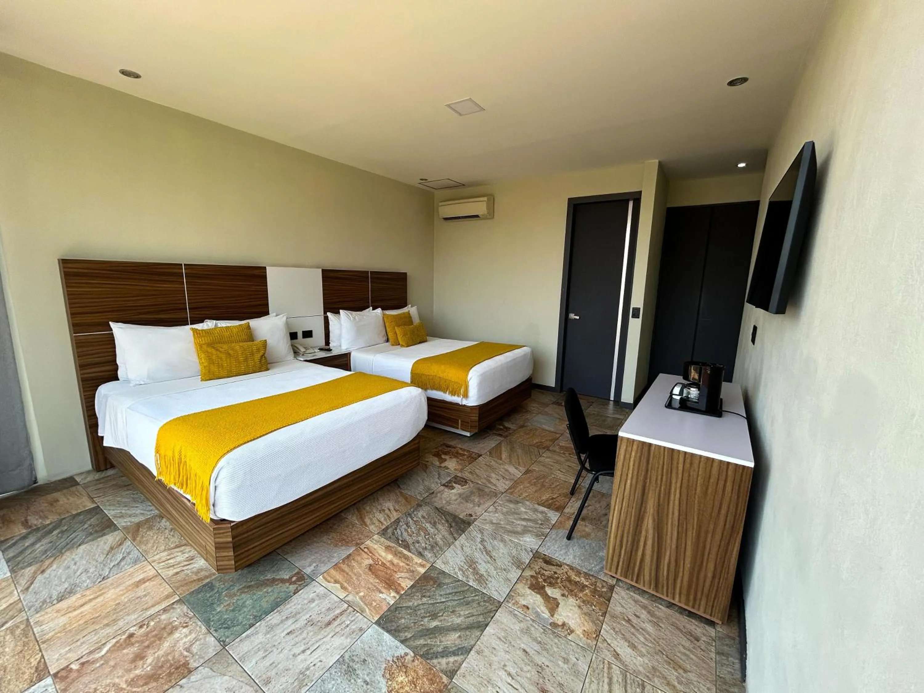 Bed in HVH by Yaxché