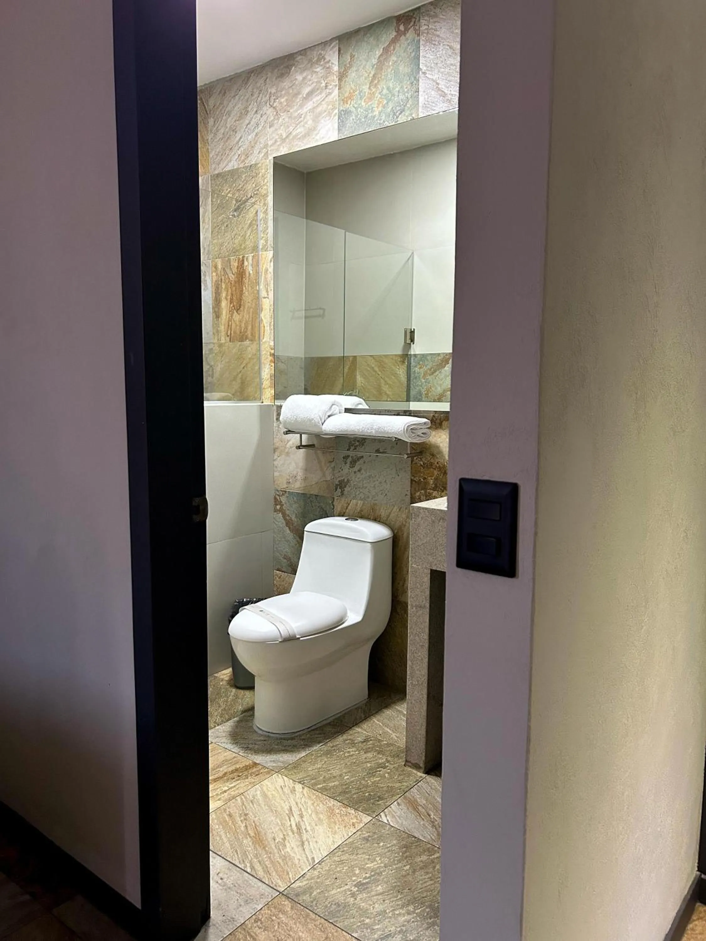 Bathroom in HVH by Yaxché