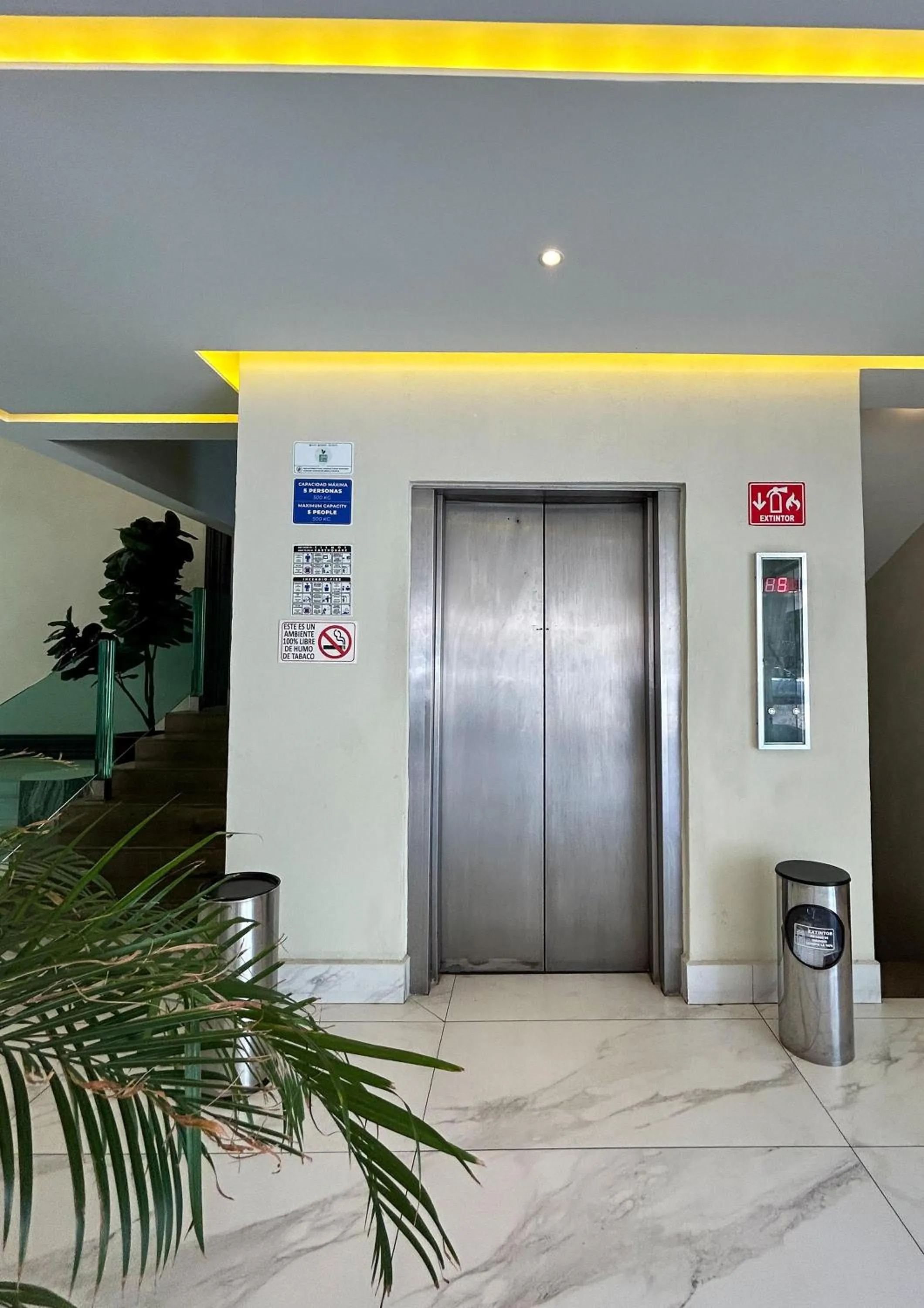 elevator in HVH by Yaxché