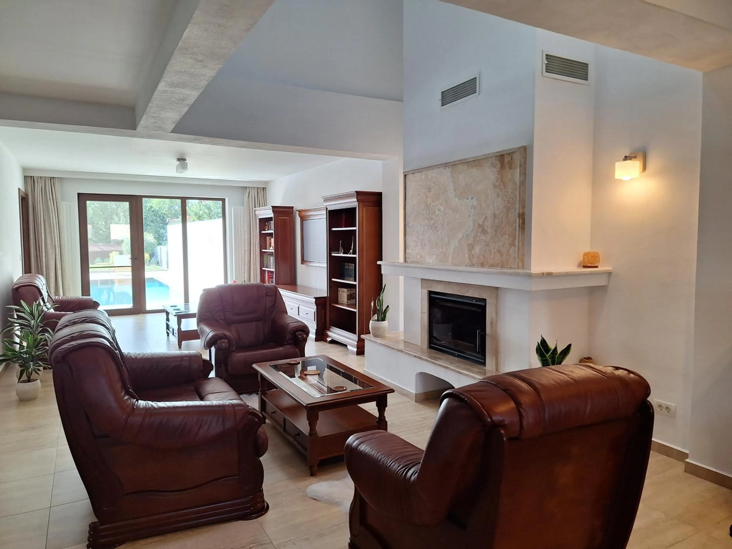 Communal lounge/ TV room in TREND