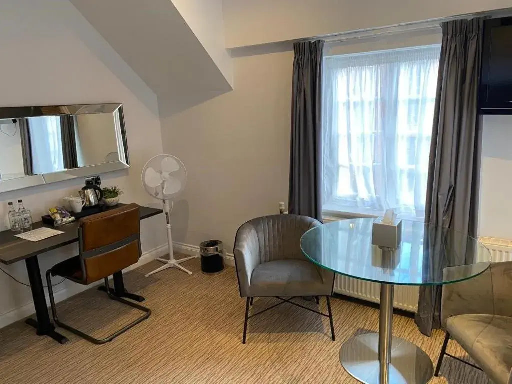Bedroom in The Mount Country Manor Hotel & Golf Wolverhampton Bedroom in The Mount Country Manor Hotel & Golf Wolverhampton