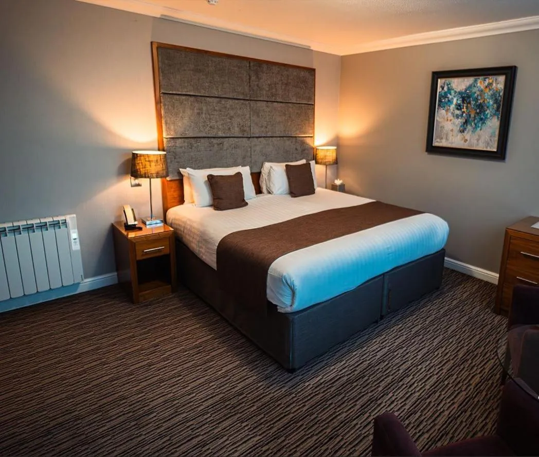Bedroom, Bed in The Mount Country Manor Hotel & Golf Wolverhampton