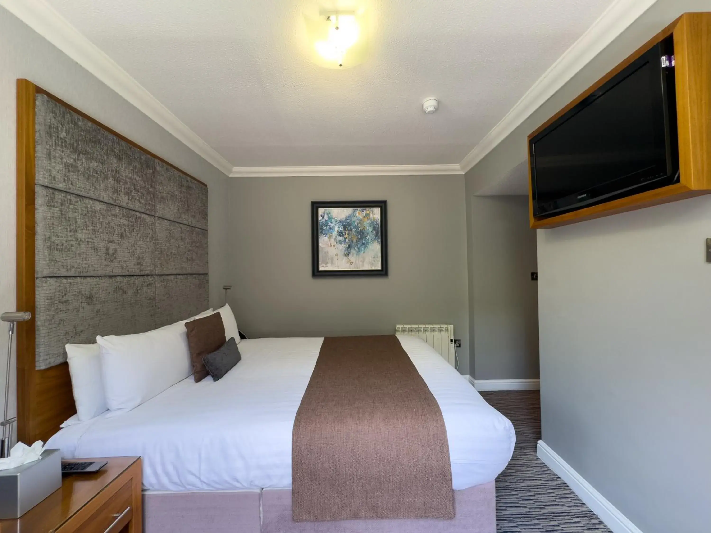 Bedroom, Bed in The Mount Country Manor Hotel & Golf Wolverhampton Bedroom, Bed in The Mount Country Manor Hotel & Golf Wolverhampton