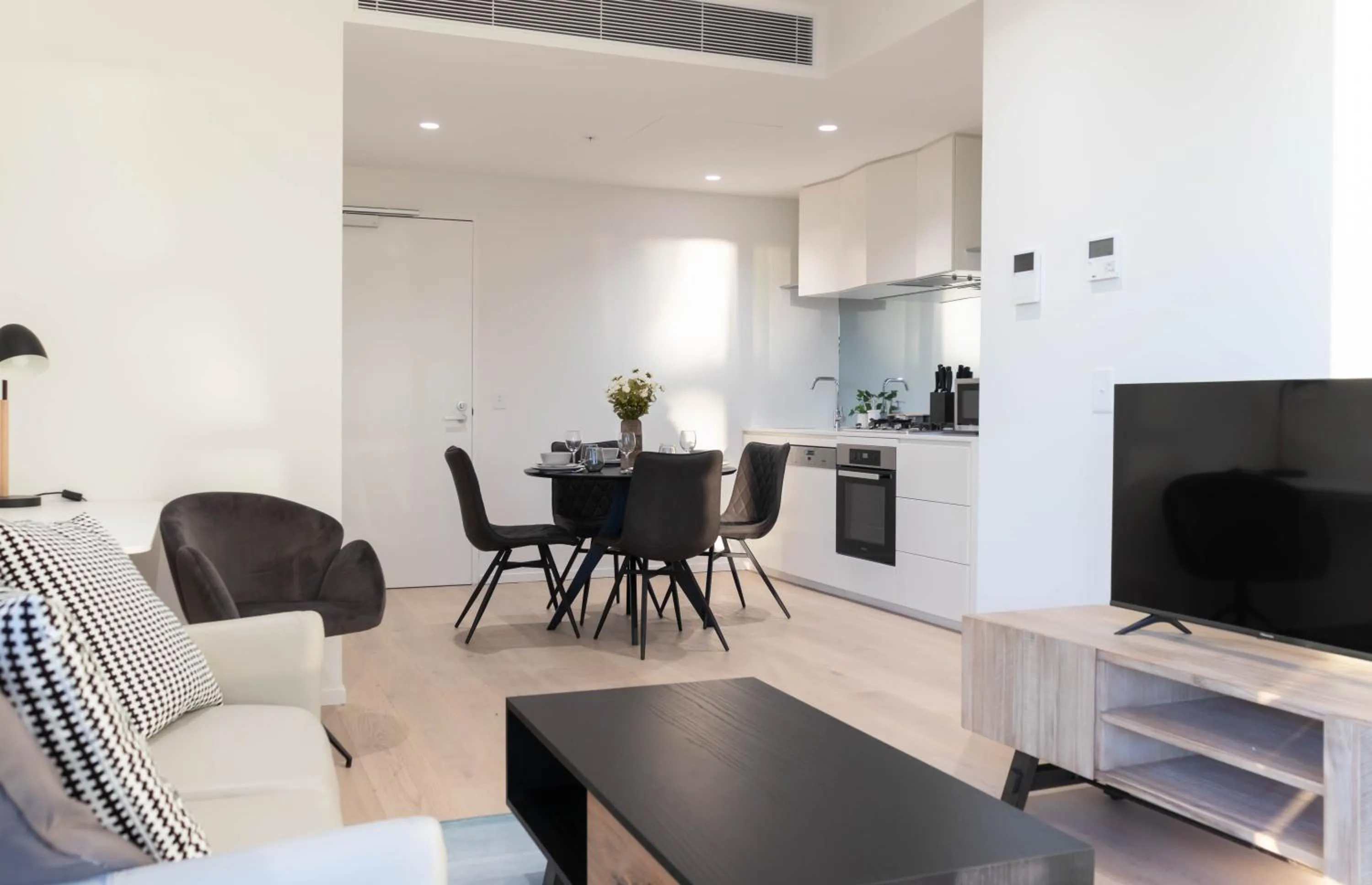 1 BRM, Southbank, King Bed, Lvl 37