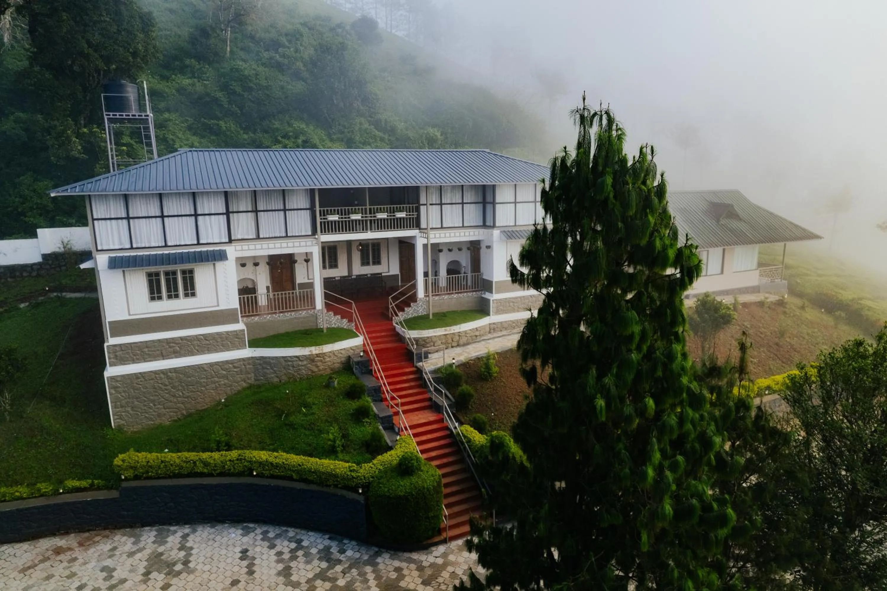 Misty Courtyard Resort