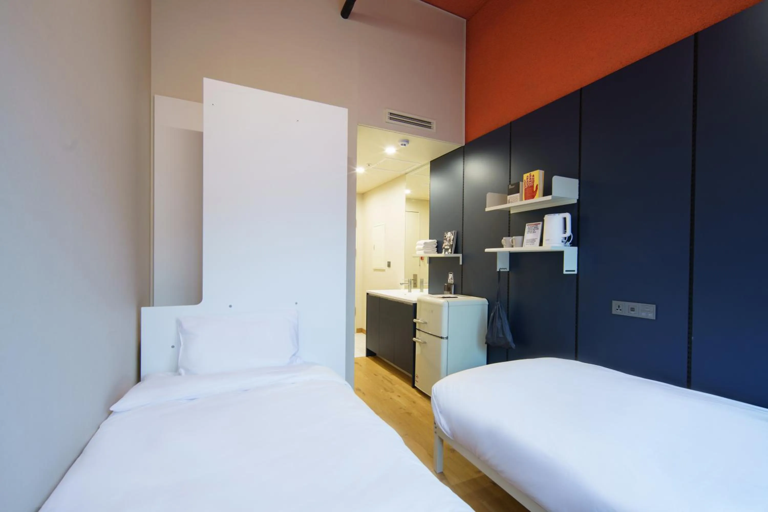 Photo of the whole room, Bed in Local Stitch Creator Town Seogyo