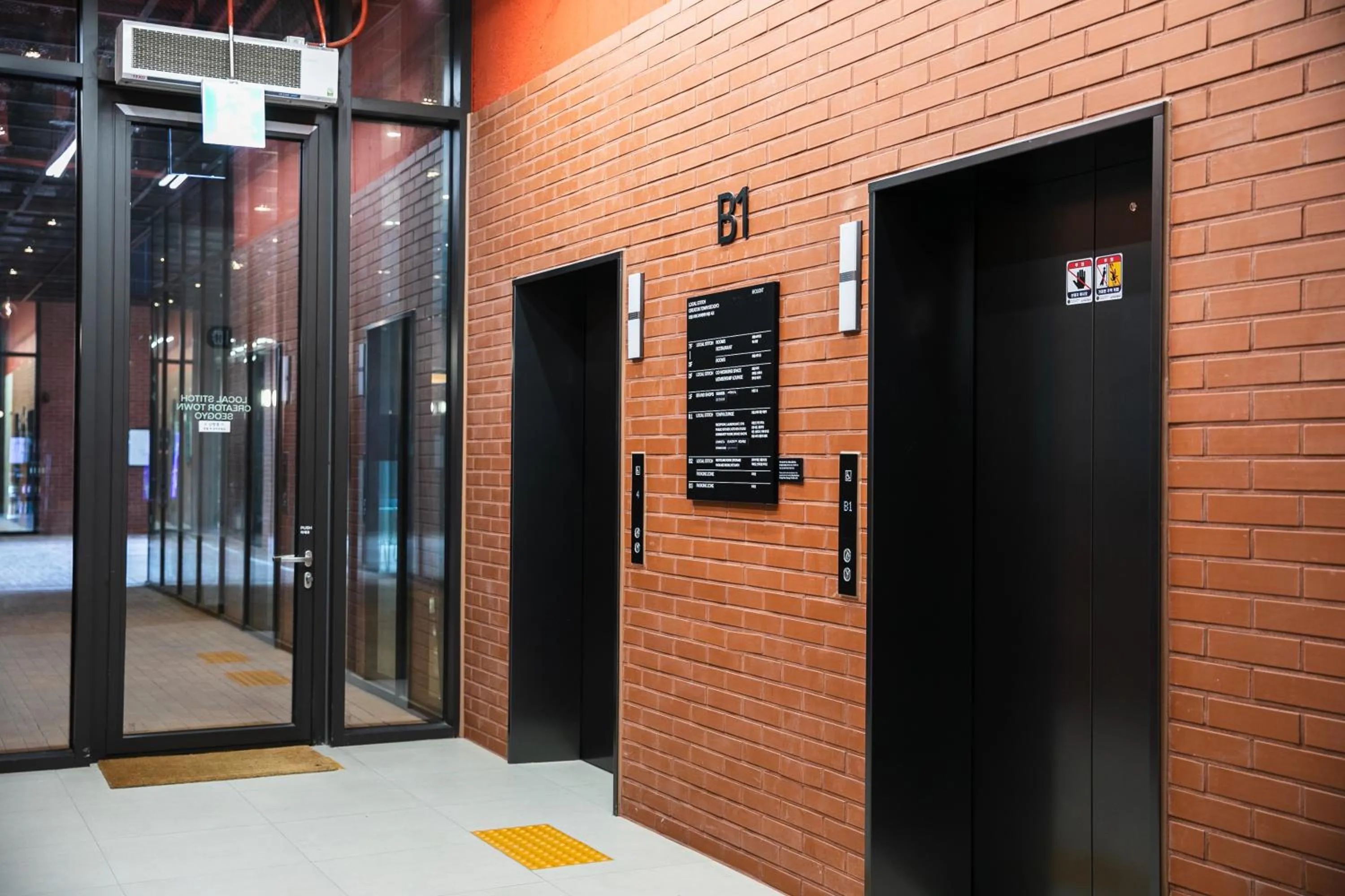 elevator in Local Stitch Creator Town Seogyo