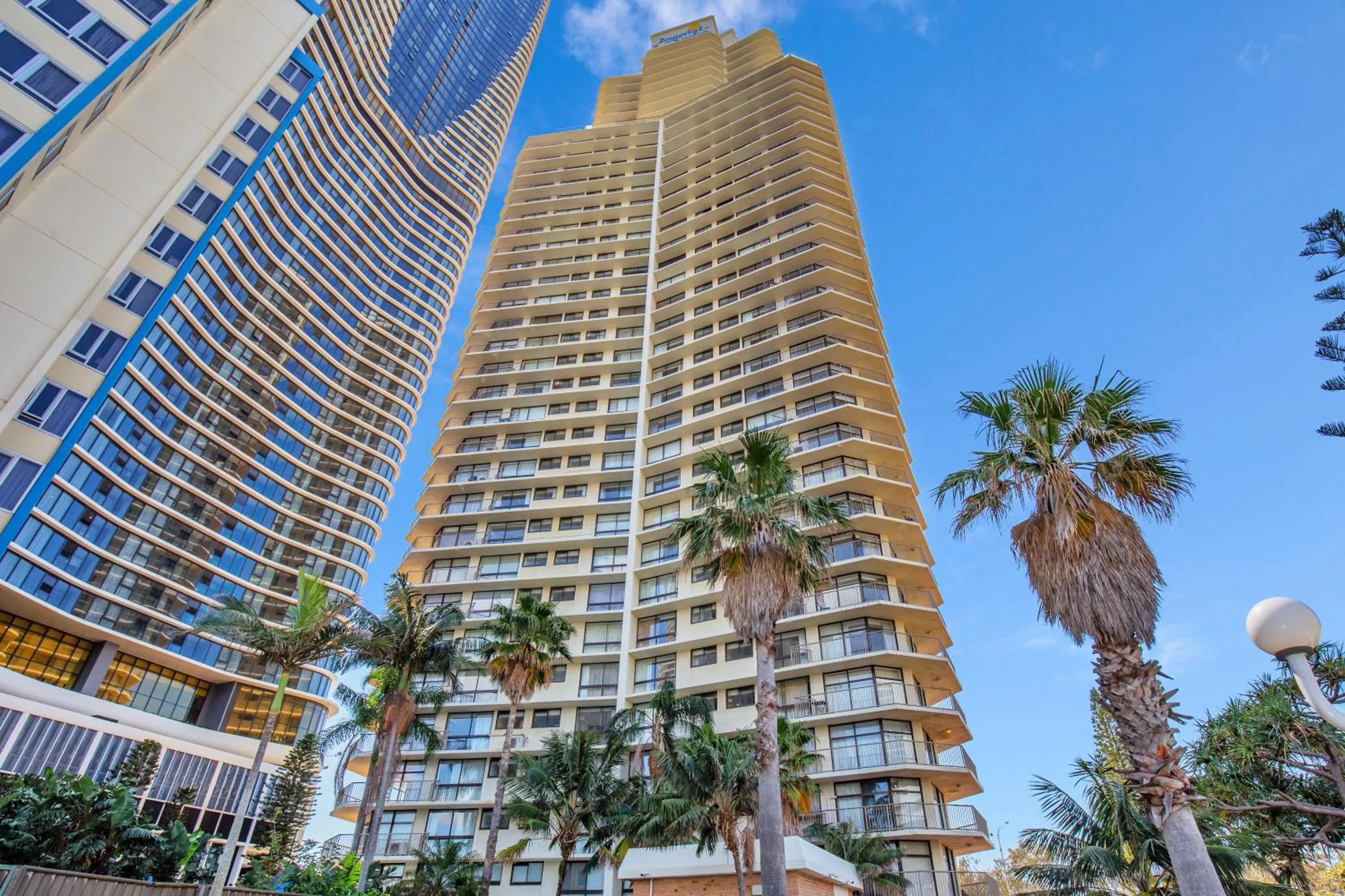 Beachfront & City View, Huge 2 Bedroom Apartment, Imperial Surf Resort