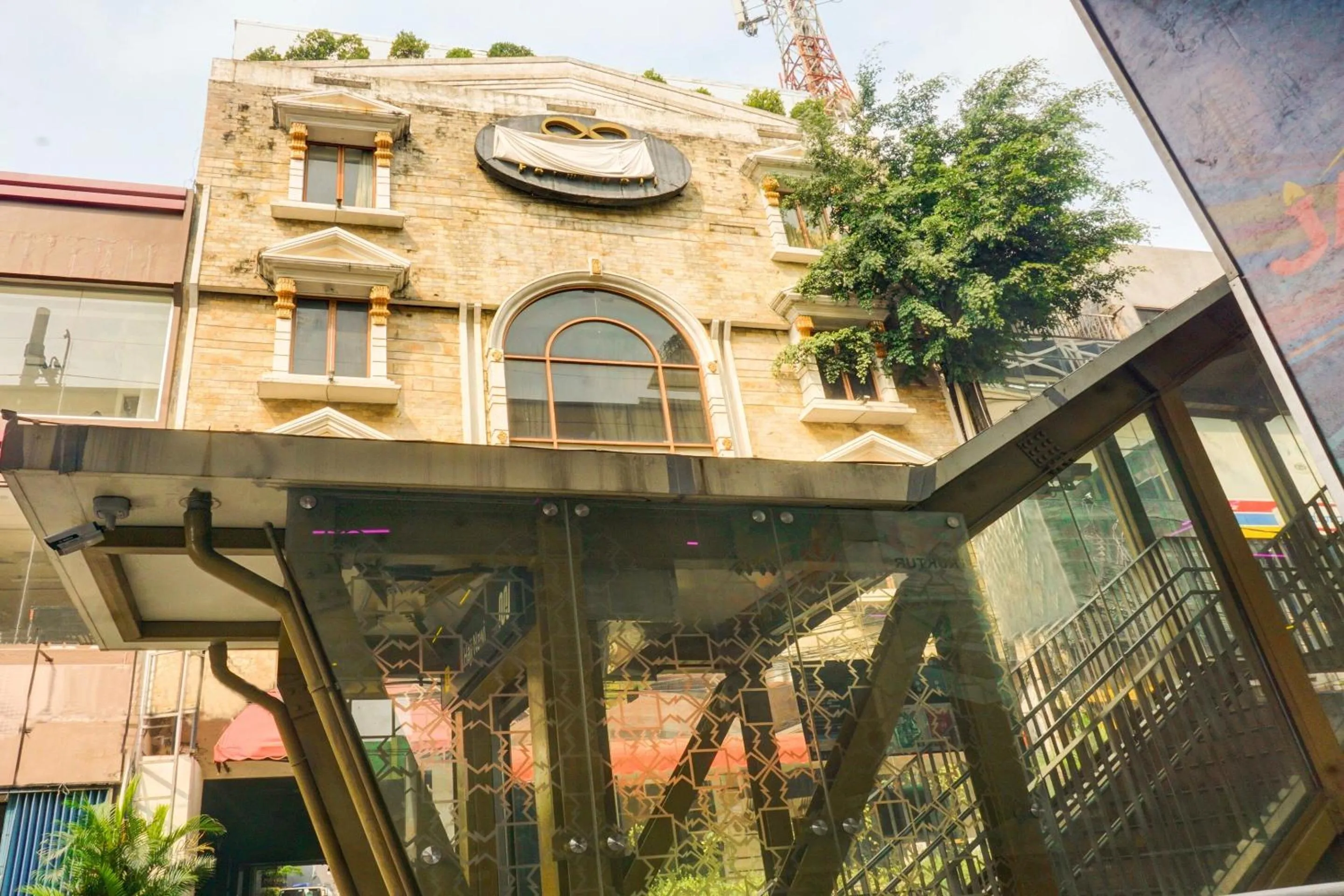 Facade/entrance in Hotel O Townhouse Oak Grand Orienchi