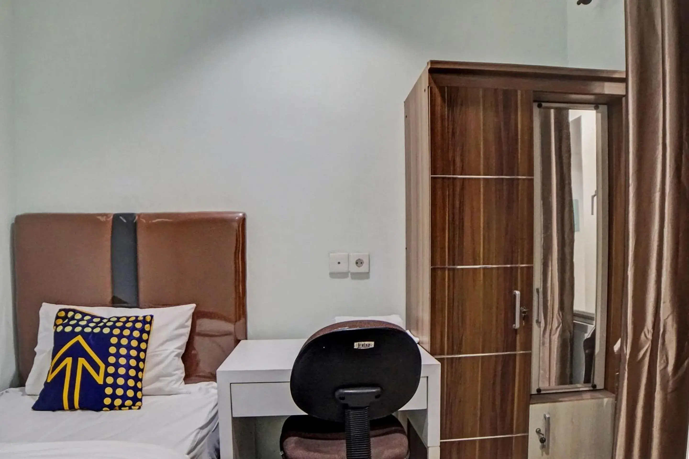 Superior Single Room - single occupancy in RedDoorz Hostel at FInest Medan Superior Single Room - single occupancy in RedDoorz Hostel at FInest Medan