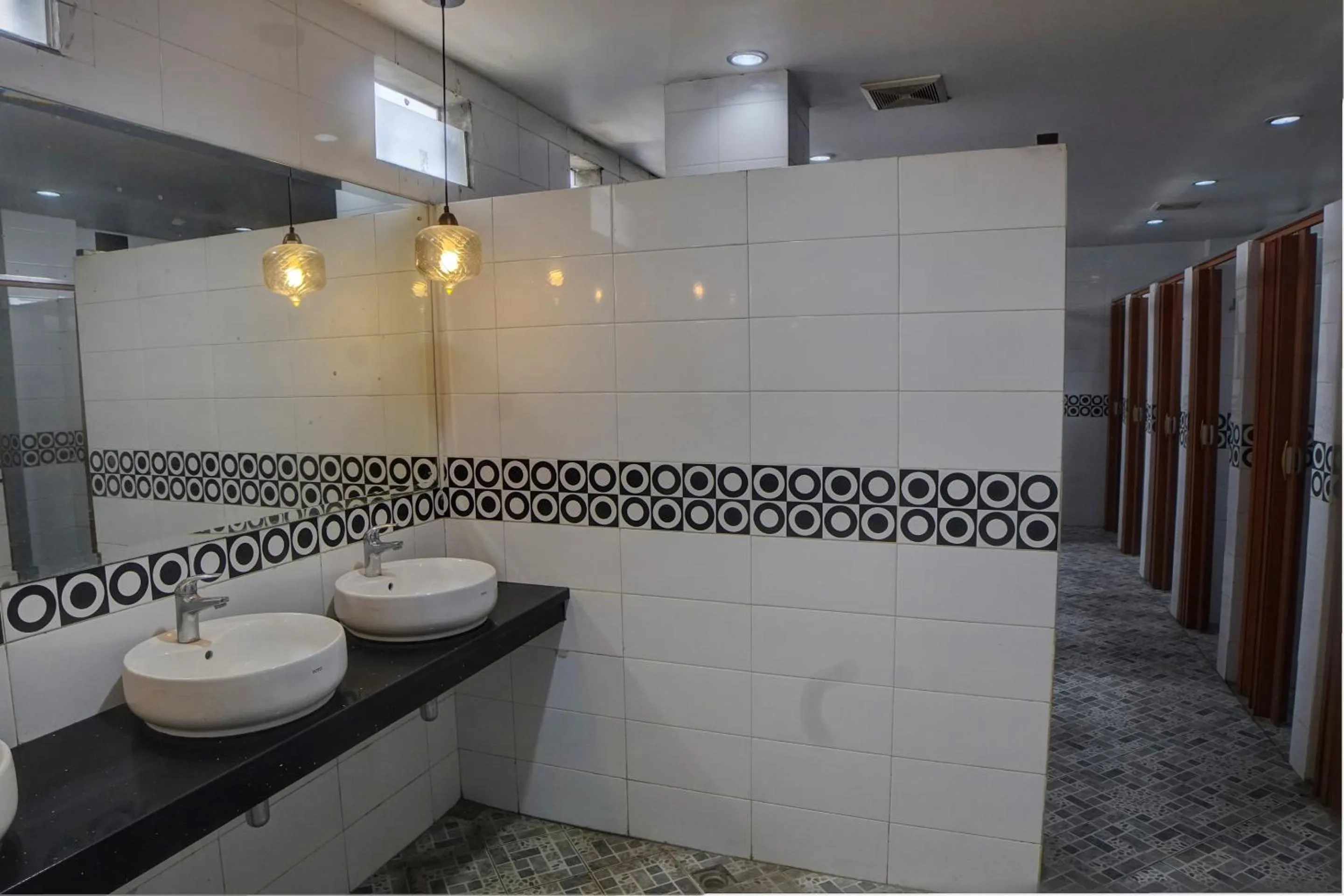 Bathroom in Hotel O Finest House Near Amplas Bus Terminal