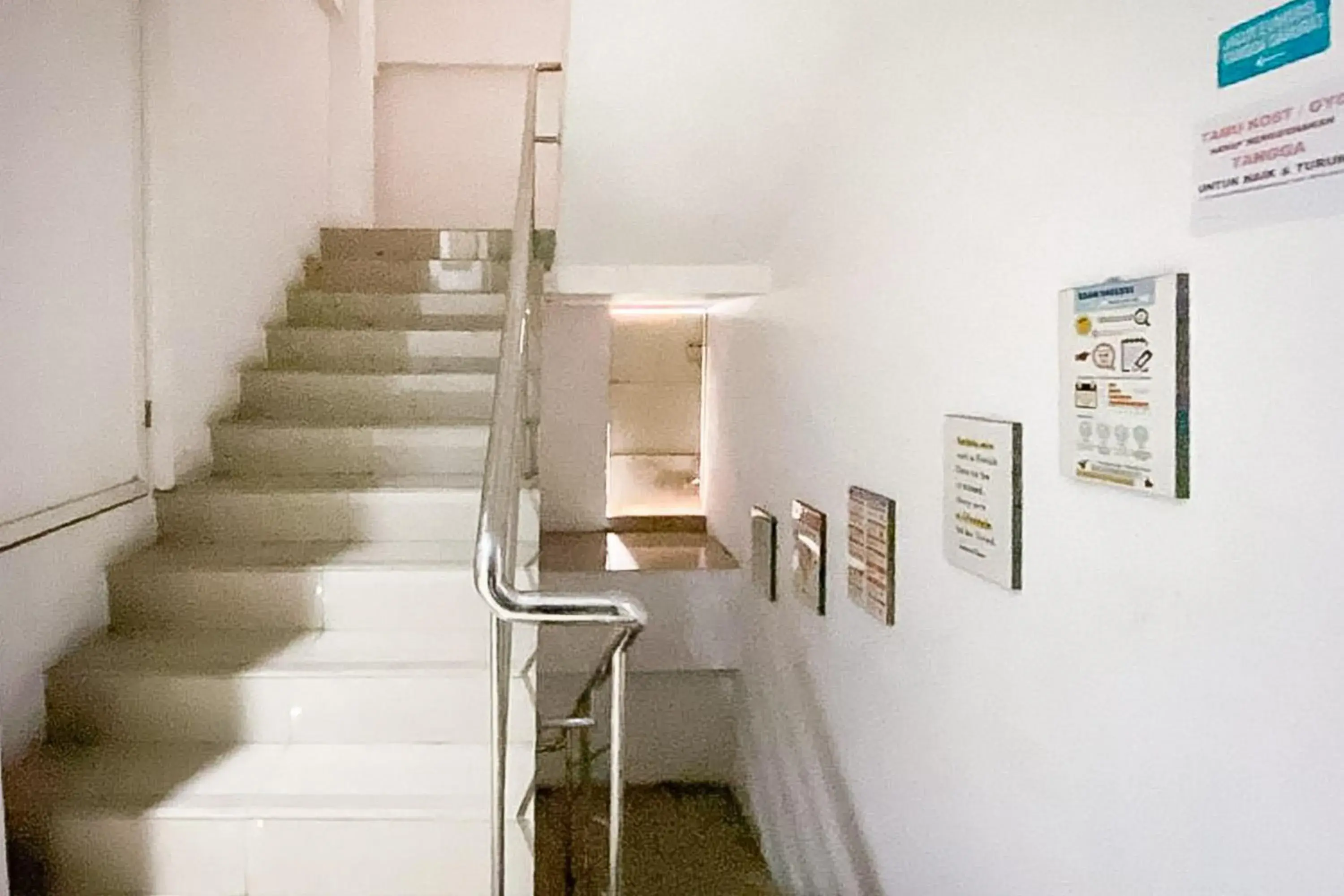 Property building in RedDoorz Hostel at FInest Medan Property building in RedDoorz Hostel at FInest Medan