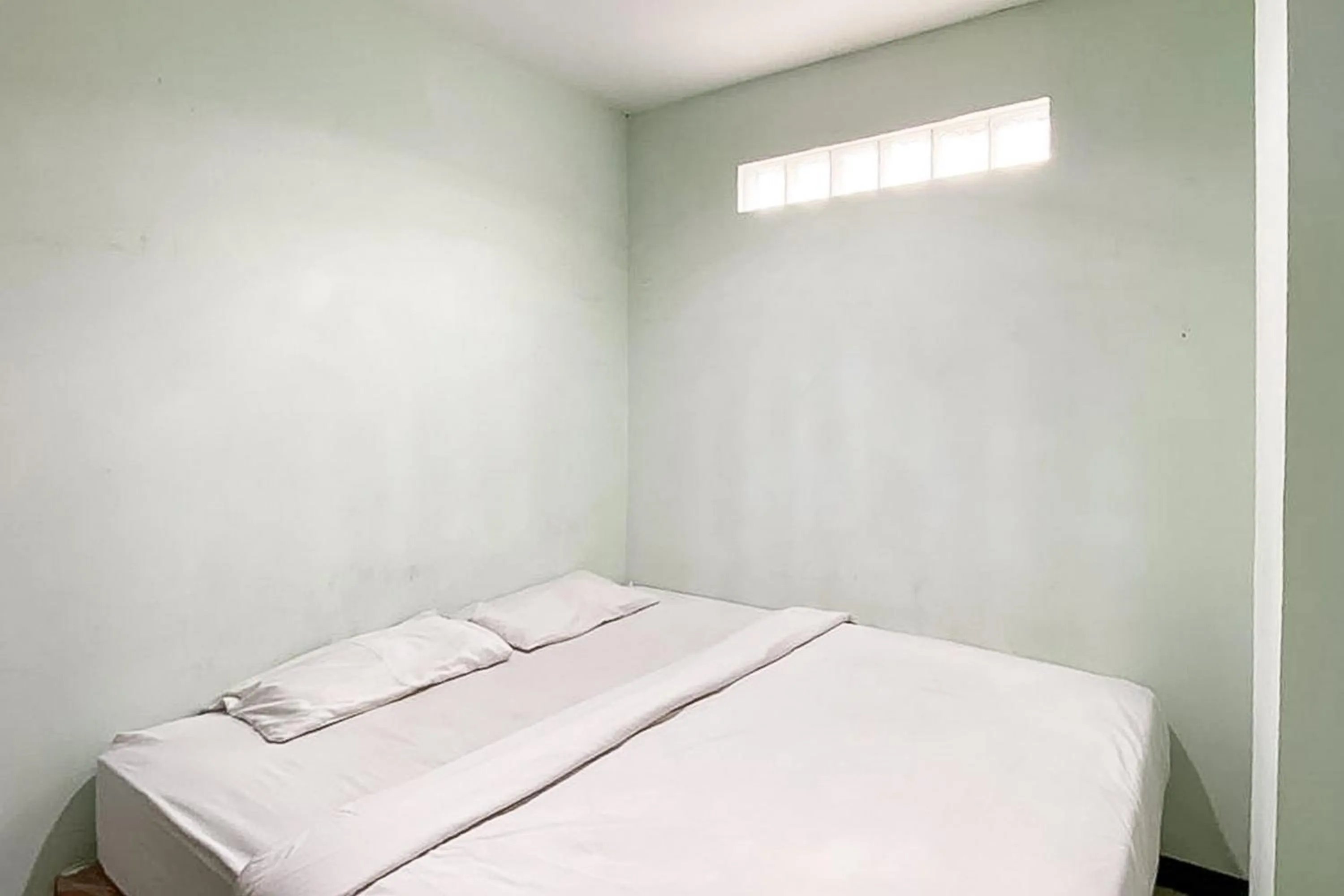 Bedroom, Bed in RedDoorz Hostel at FInest Medan