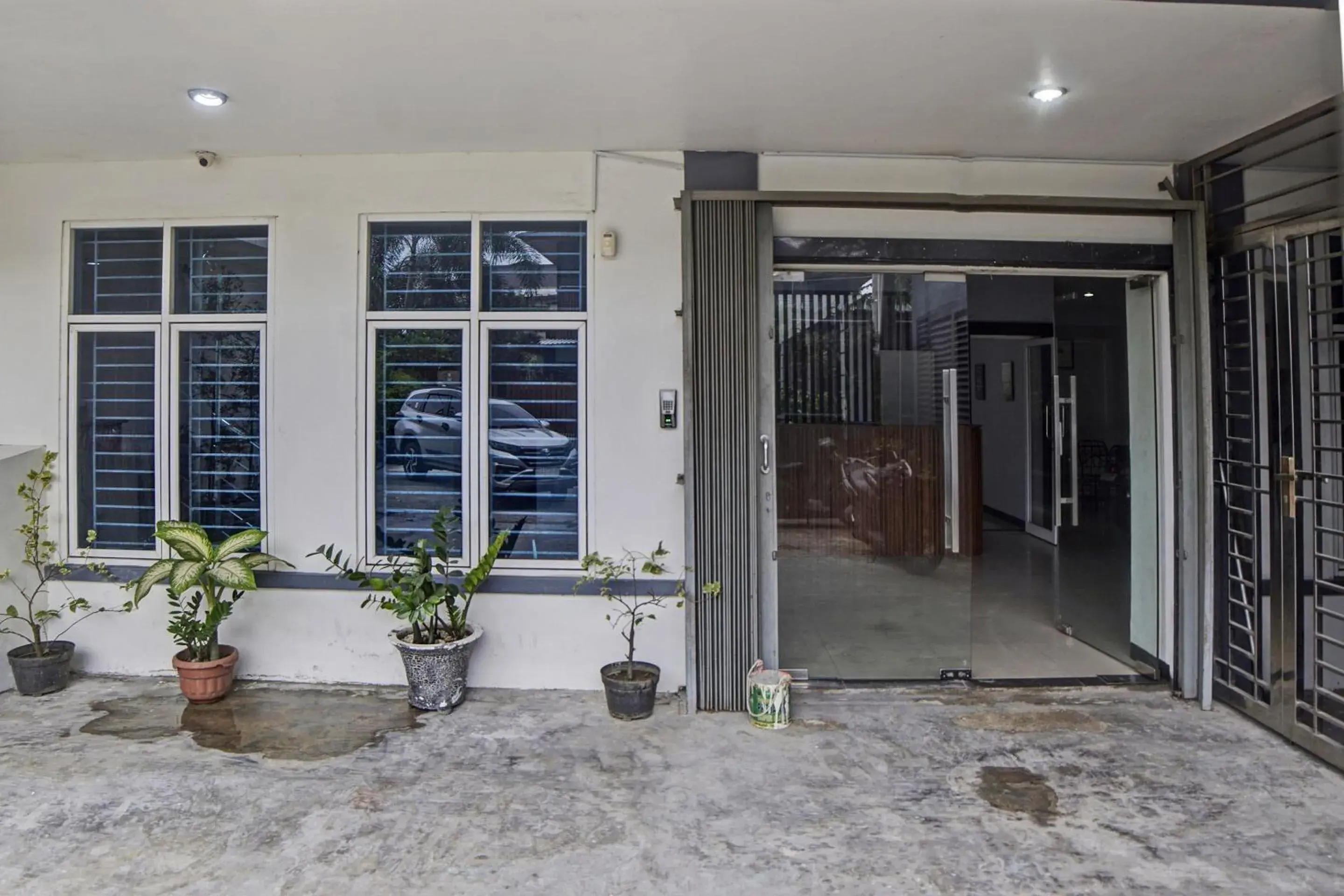 Facade/entrance in Hotel O Finest House Near Amplas Bus Terminal Facade/entrance in Hotel O Finest House Near Amplas Bus Terminal