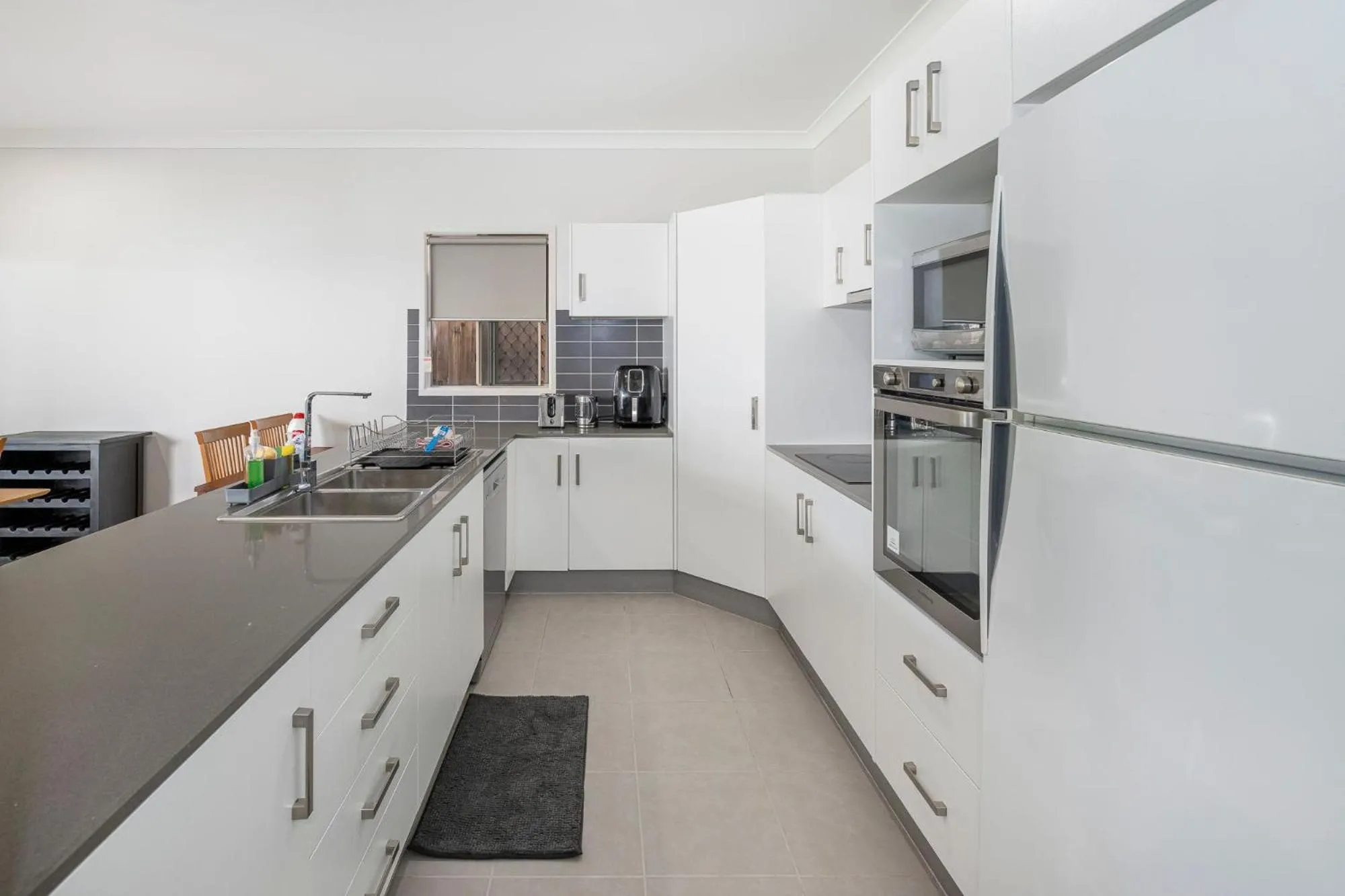 Large house 7 mins from Airport