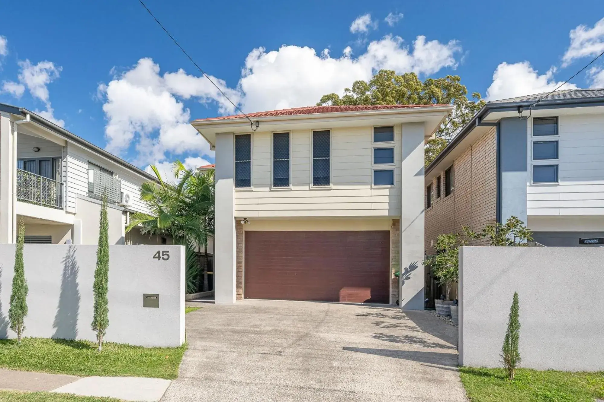 Five-Bedroom House in Large house 7 mins from Airport Five-Bedroom House in Large house 7 mins from Airport