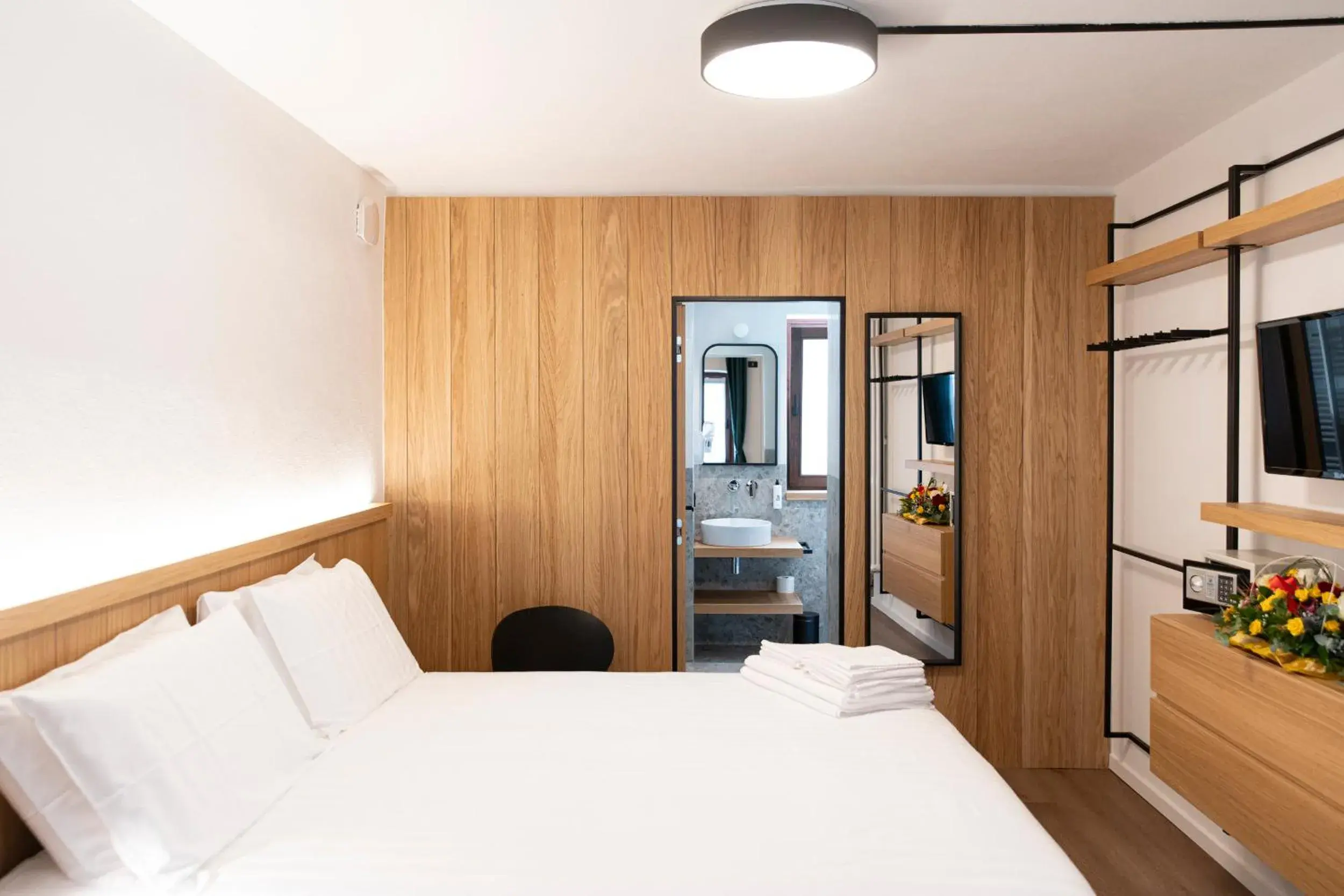 Double Room with Private Bathroom in Hotel SALEI Double Room with Private Bathroom in Hotel SALEI