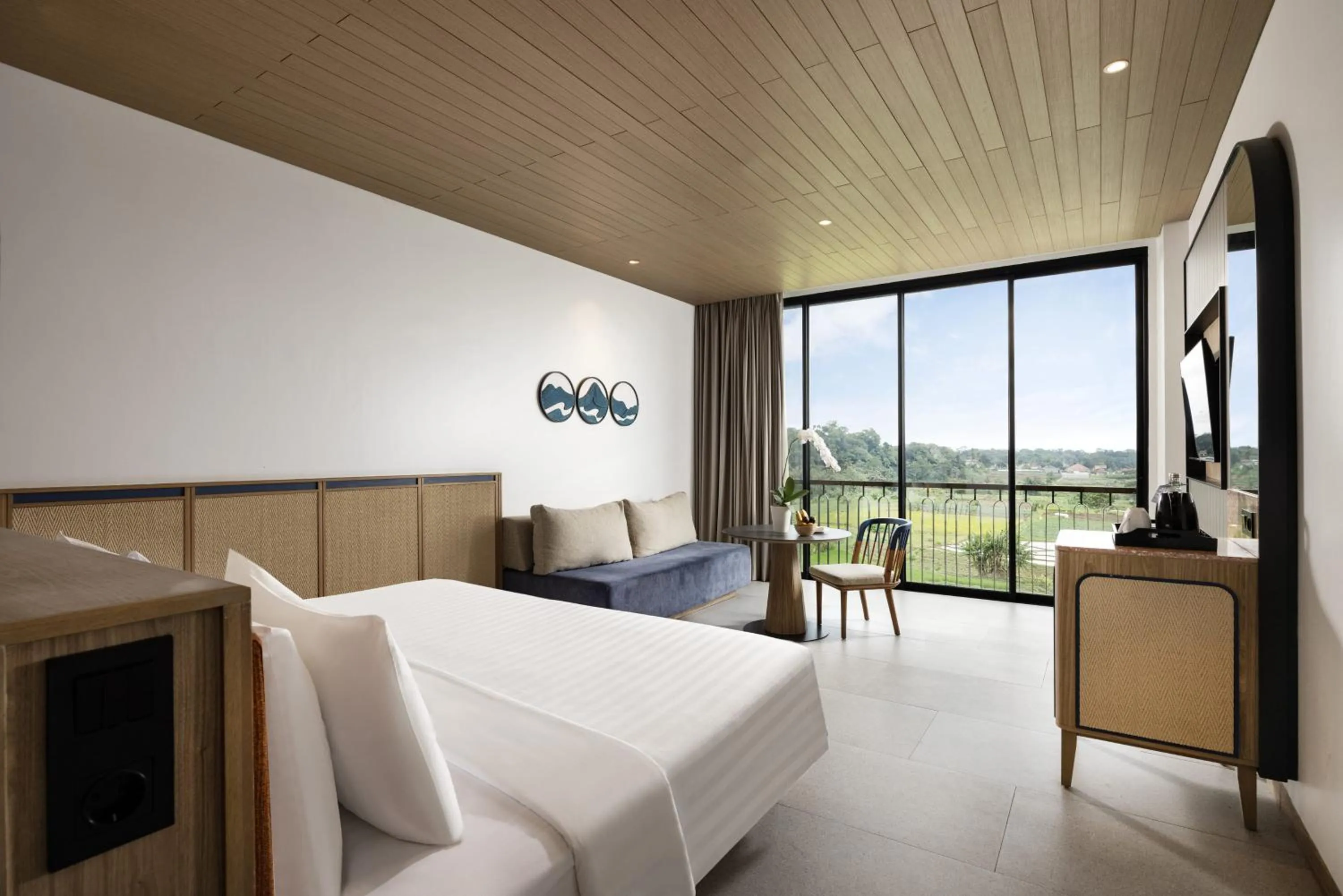 View (from property/room), Bed in Hotel Santika Premiere Linggarjati - Kuningan