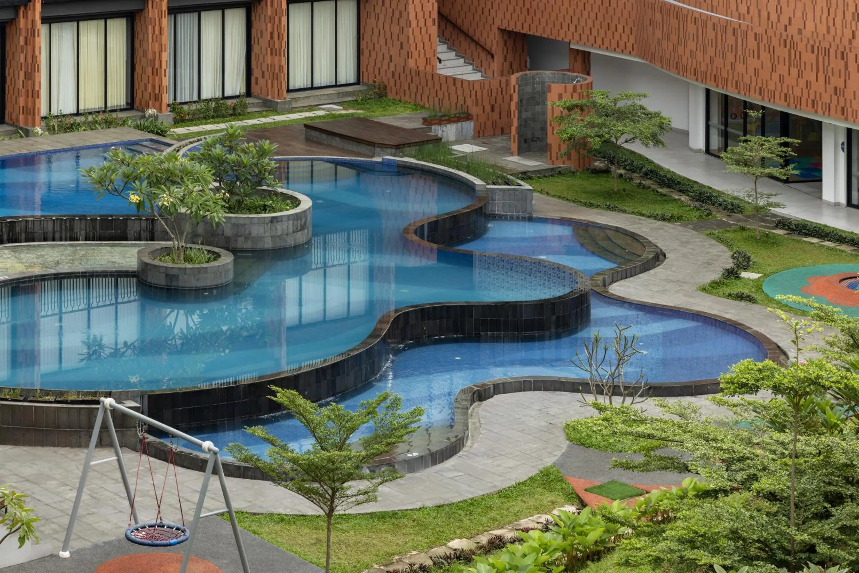 Swimming pool in Hotel Santika Premiere Linggarjati - Kuningan