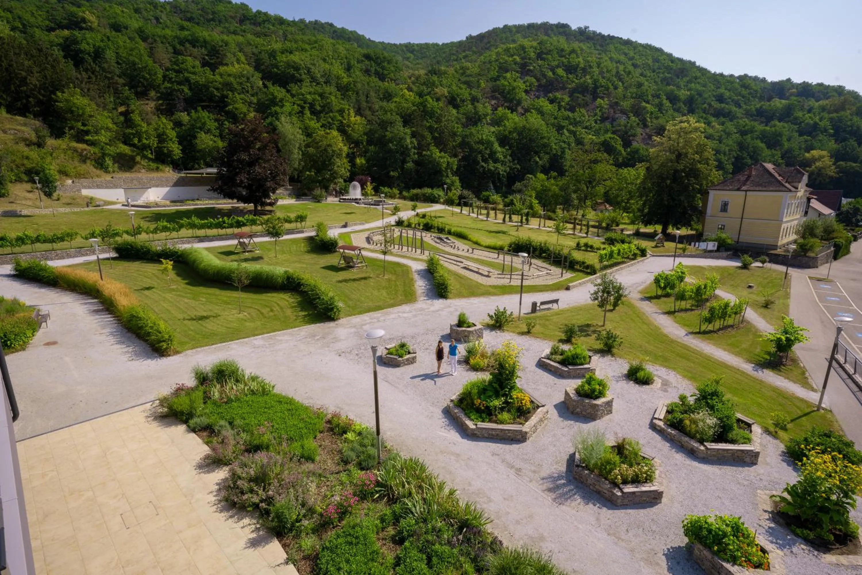 Mountain view in Nuhr Medical - Hotel & Restaurant - ab 2 Nächtigungen von 13 Feb - 15 Feb 2026 kostenlose Zimmer Dekoration & eine Flasche Sekt für den Valentinstag - Champagner & Kaviar Abend am 14 Feb 2026 um 18 Uhr