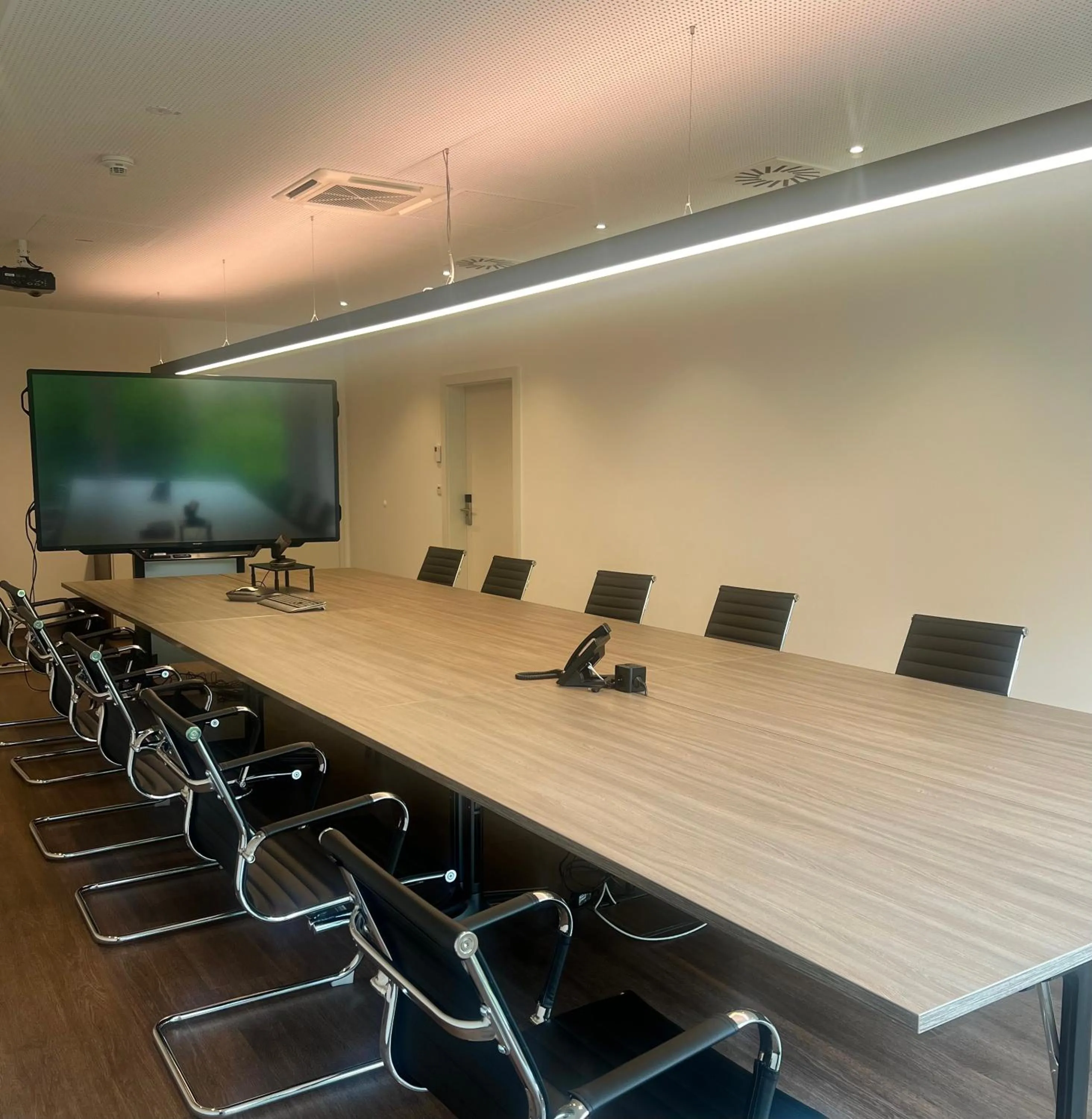 Meeting/conference room in Nuhr Medical - Hotel & Restaurant - ab 2 Nächtigungen von 13 Feb - 15 Feb 2026 kostenlose Zimmer Dekoration & eine Flasche Sekt für den Valentinstag - Champagner & Kaviar Abend am 14 Feb 2026 um 18 Uhr