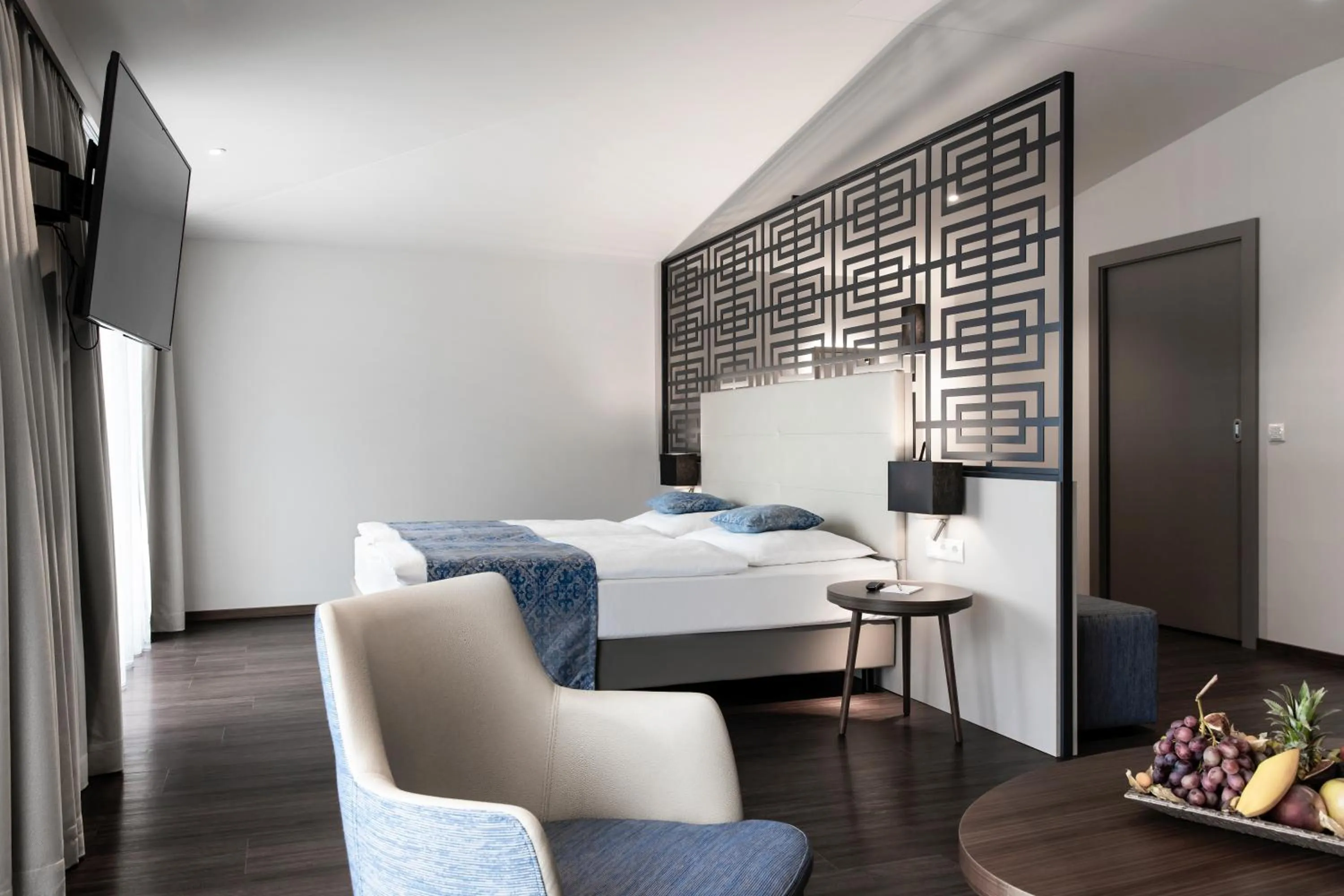 Bed in Nuhr Medical - Hotel & Restaurant - ab 2 Nächtigungen von 13 Feb - 15 Feb 2026 kostenlose Zimmer Dekoration & eine Flasche Sekt für den Valentinstag - Champagner & Kaviar Abend am 14 Feb 2026 um 18 Uhr