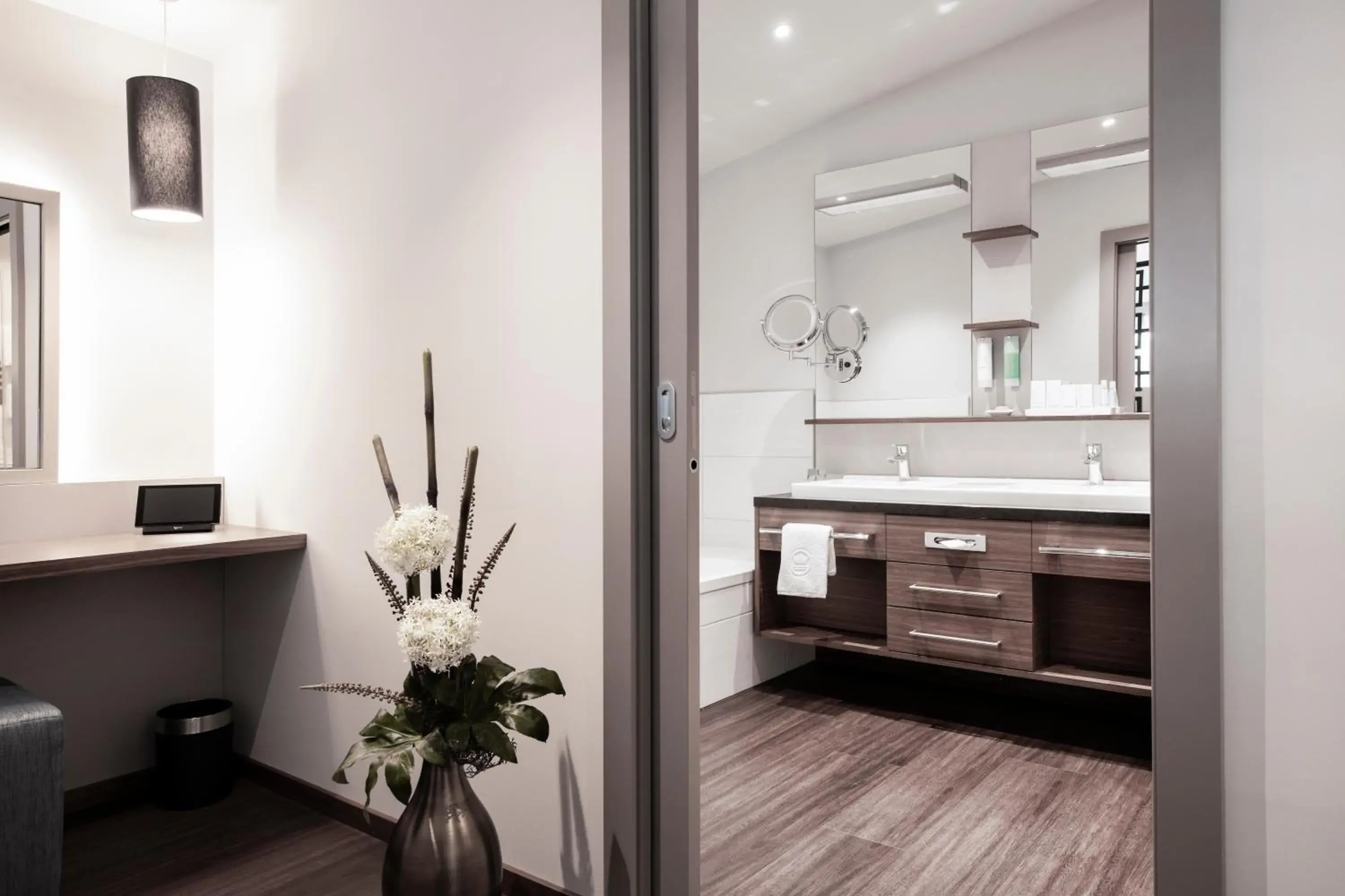 Deluxe Suite - single occupancy in Nuhr Medical - Hotel & Restaurant Deluxe Suite - single occupancy in Nuhr Medical - Hotel & Restaurant