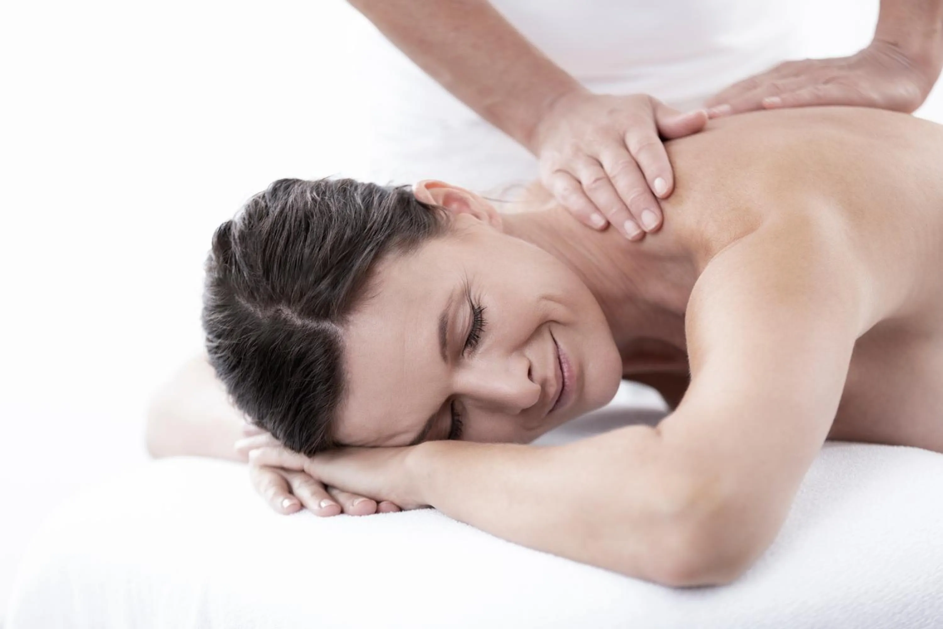 Massage in Nuhr Medical - Hotel & Restaurant - ab 2 Nächtigungen von 13 Feb - 15 Feb 2026 kostenlose Zimmer Dekoration & eine Flasche Sekt für den Valentinstag - Champagner & Kaviar Abend am 14 Feb 2026 um 18 Uhr