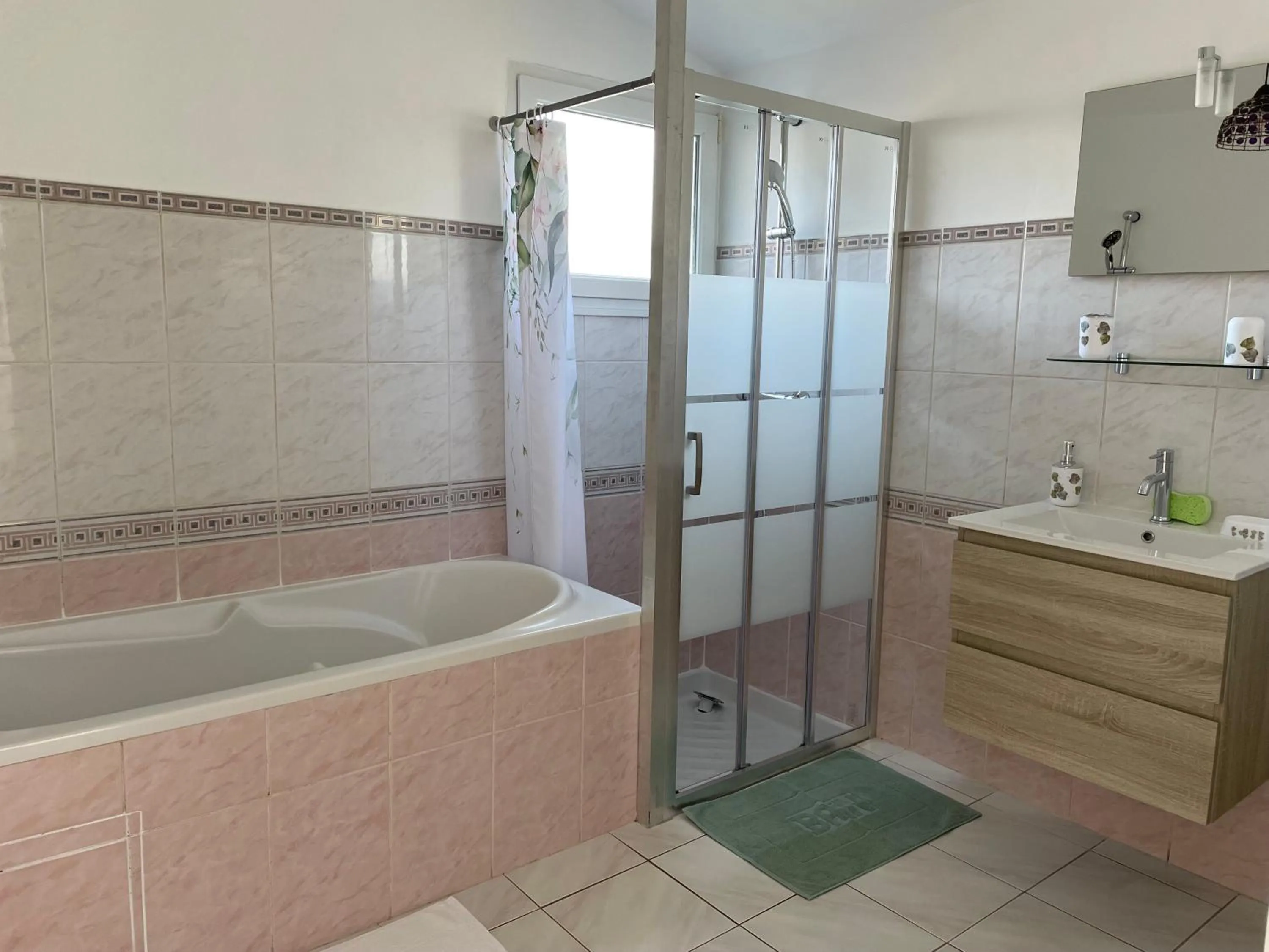 Bathroom in Gites le Rucher de Kerillis