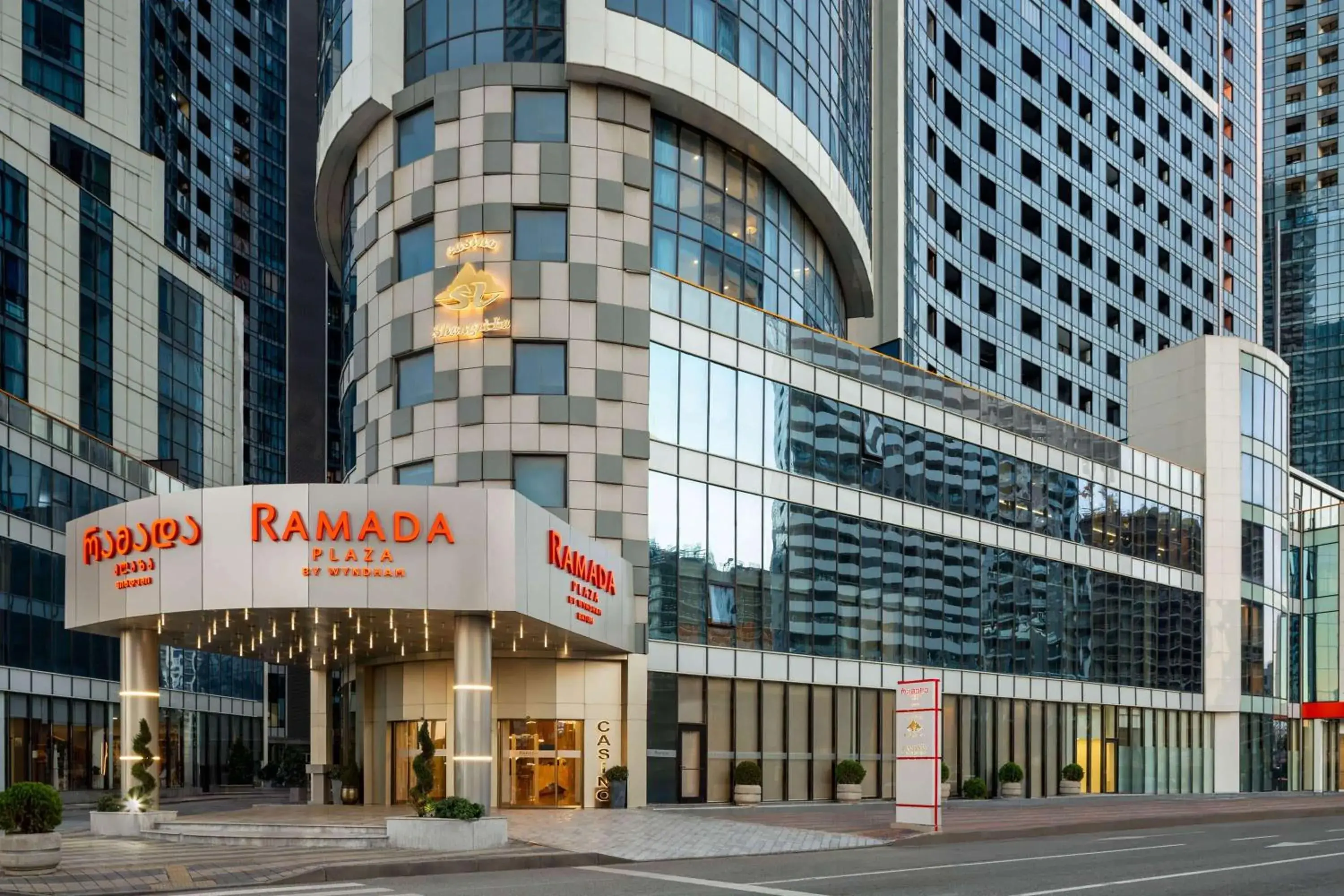 Property building in Billionaire Ramada Plaza by Wyndham Batumi & Casino Property building in Billionaire Ramada Plaza by Wyndham Batumi & Casino