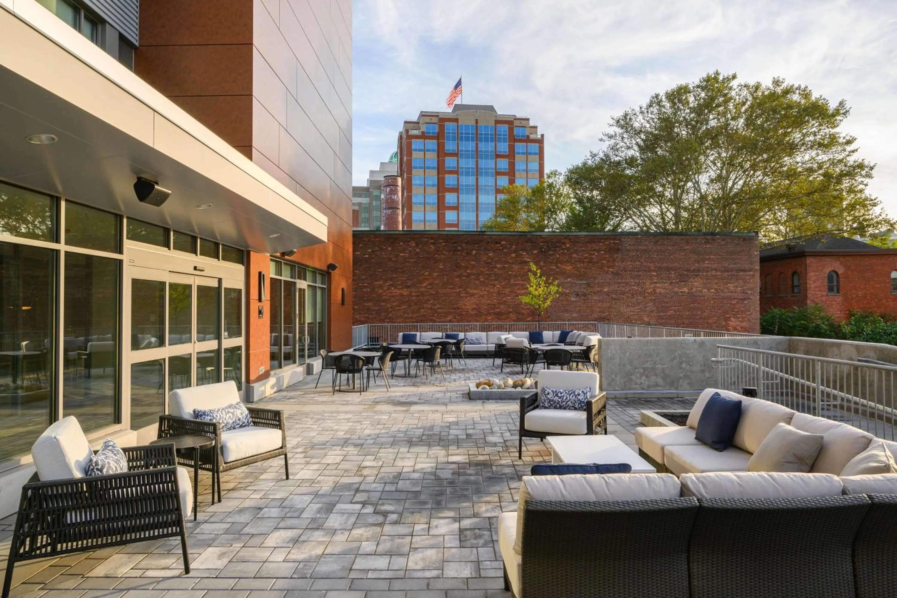 Patio in Hyatt Place Albany Downtown