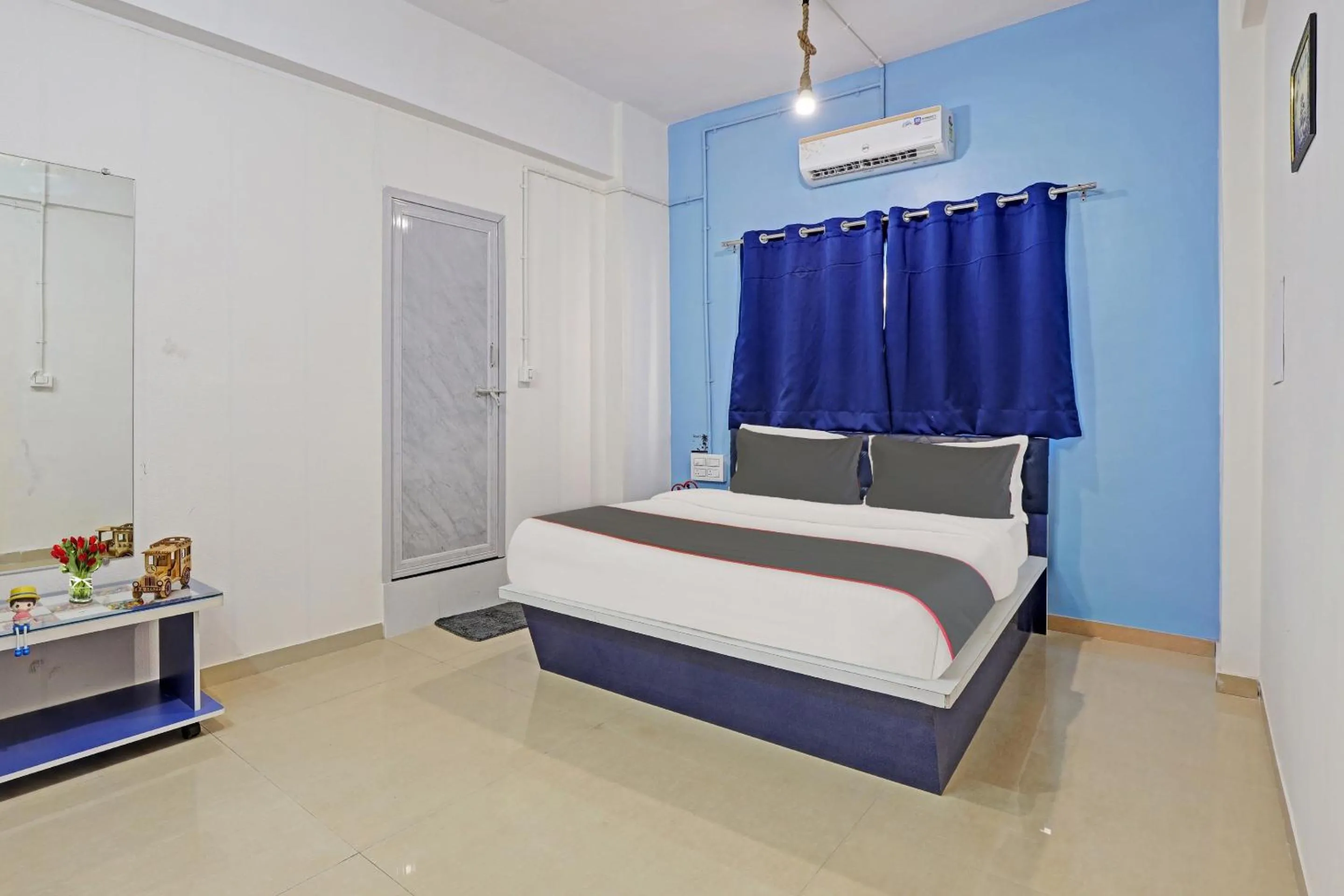 Bed in Hotel Solitaire, Best Luxurious Hotel AC Rooms In Surat