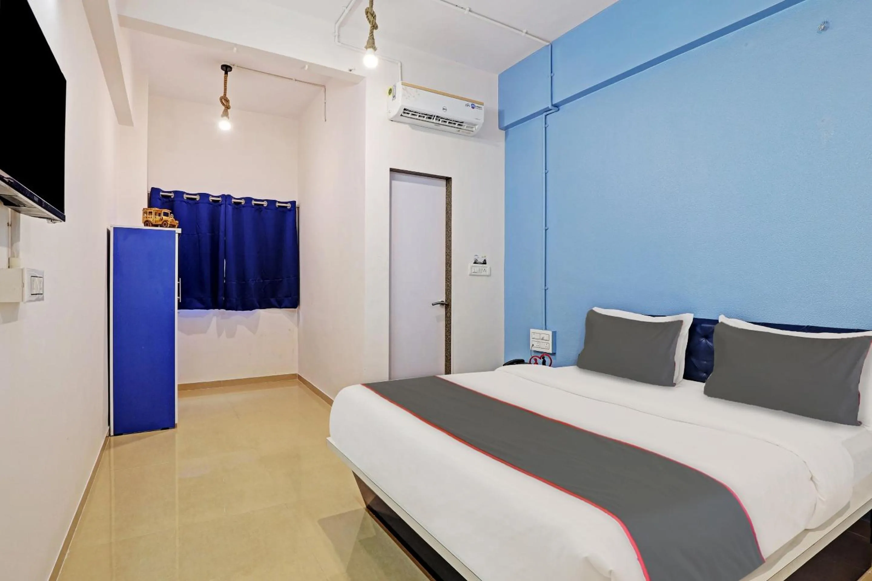 Communal lounge/ TV room, Bed in Hotel Solitaire, Best Luxurious Hotel AC Rooms In Surat