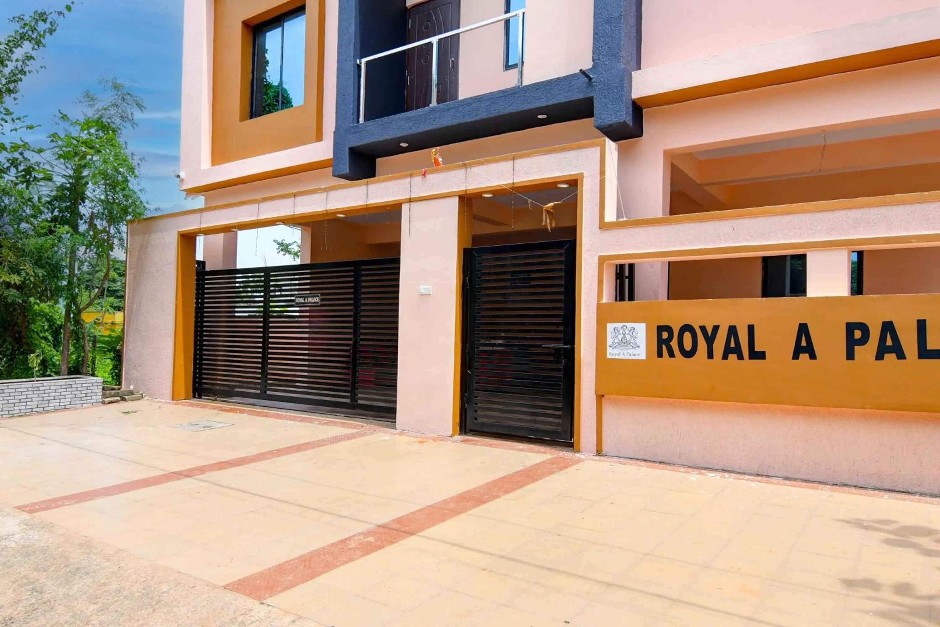 Facade/entrance in Super Hotel O Royal A Palace