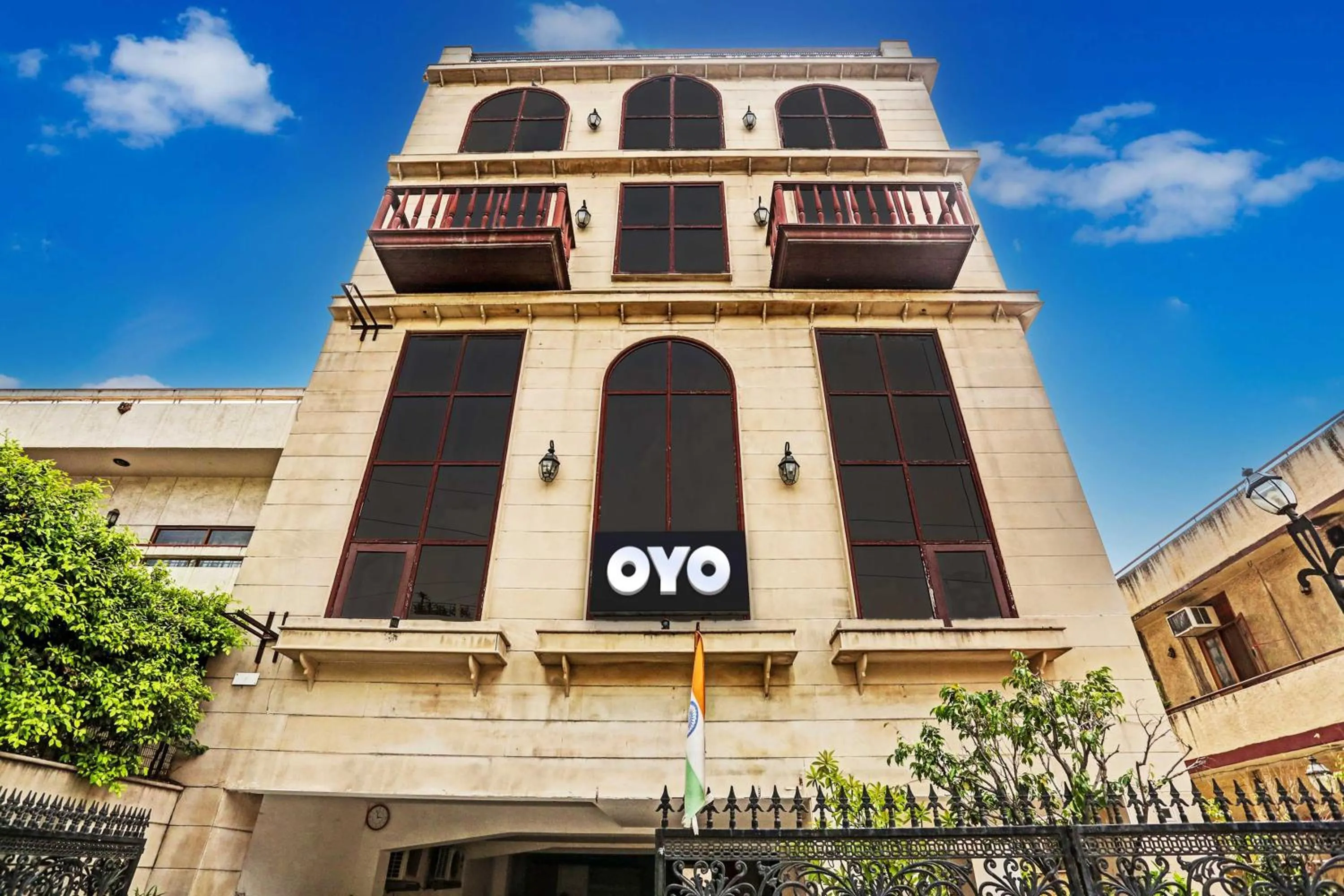 Facade/entrance in Townhouse The Royce New Friends Colony