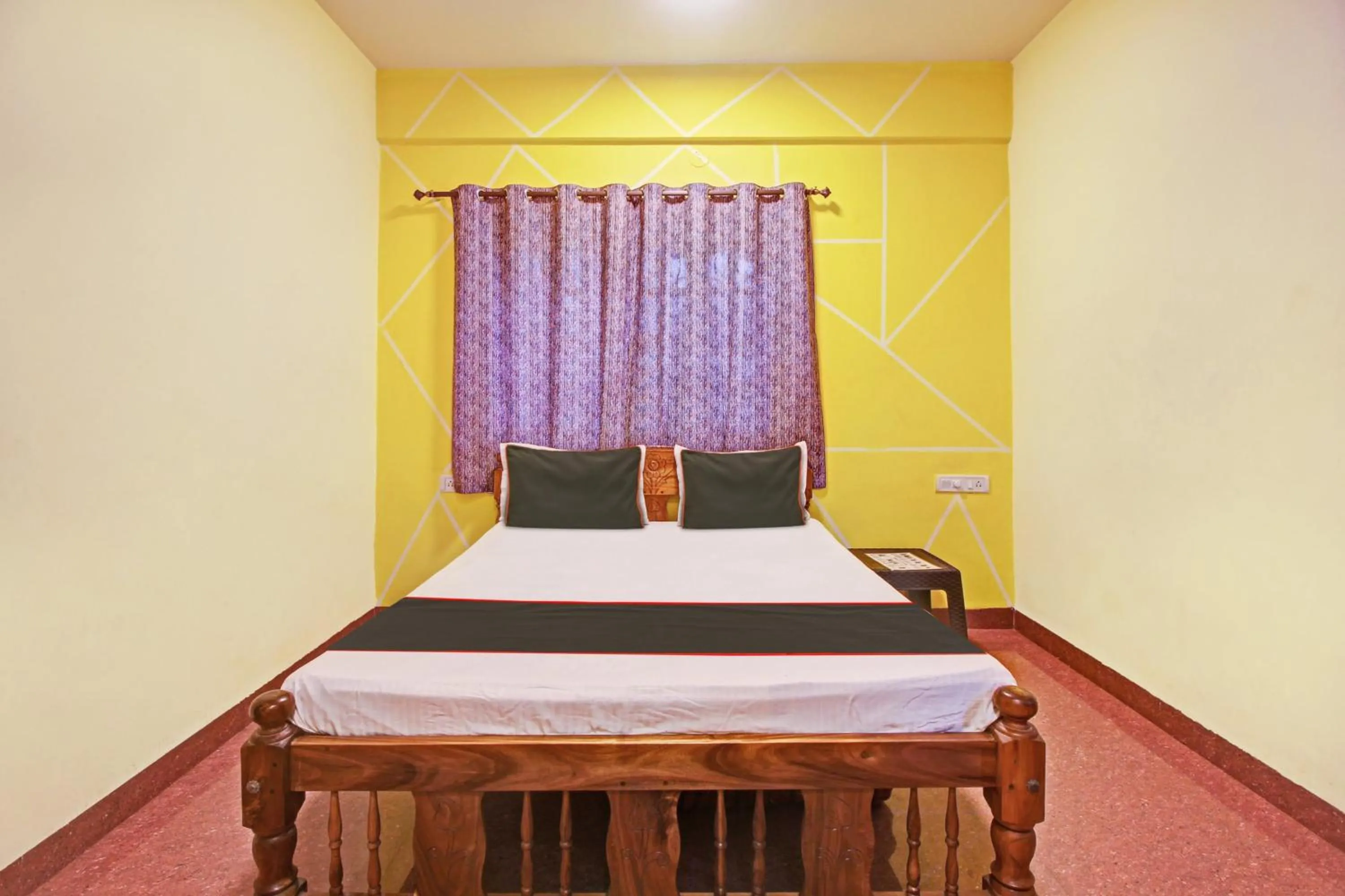 Bedroom, Bed in Hotel O Ferns Guest House