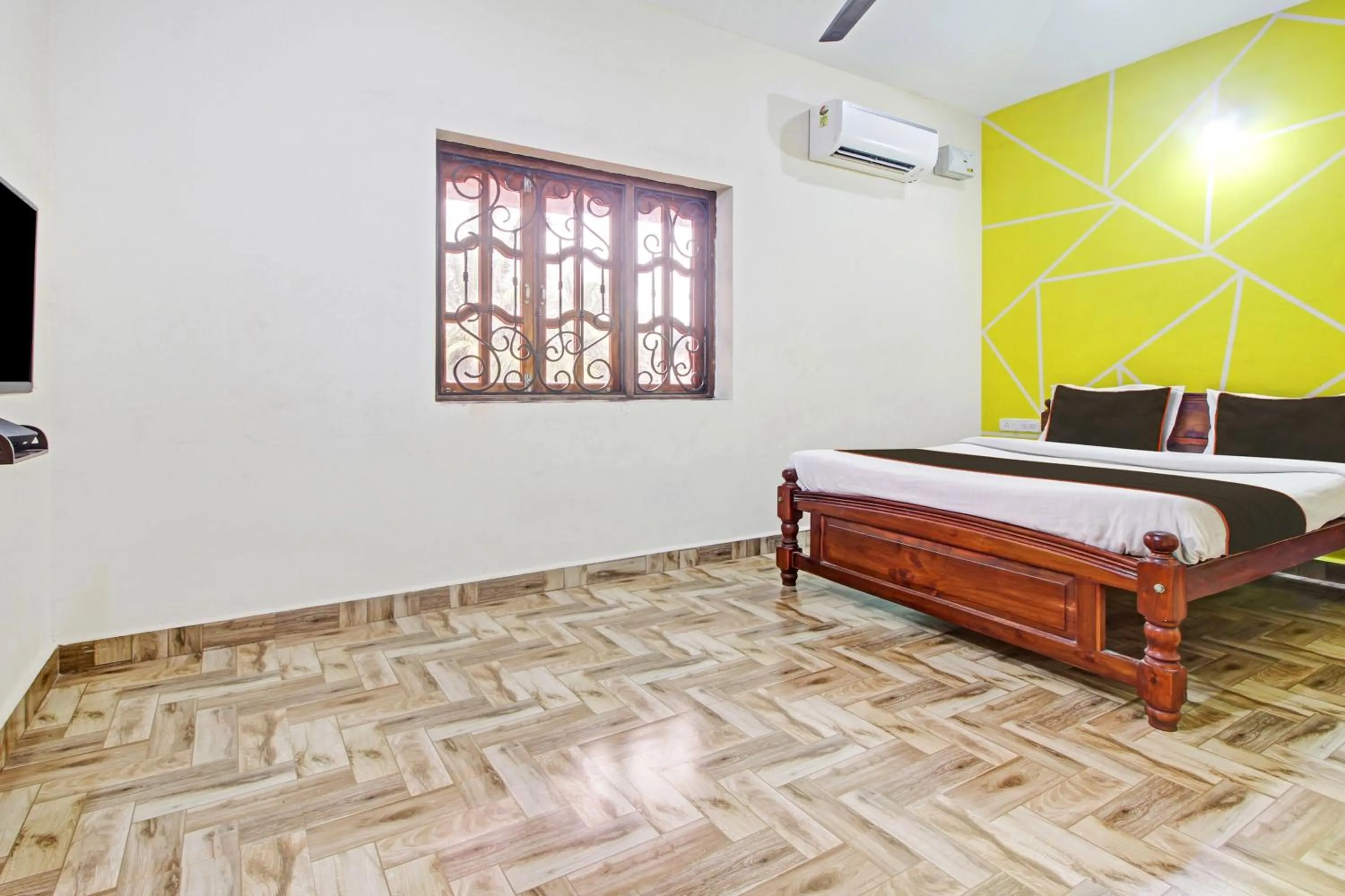 Bedroom, Bed in Hotel O Ferns Guest House