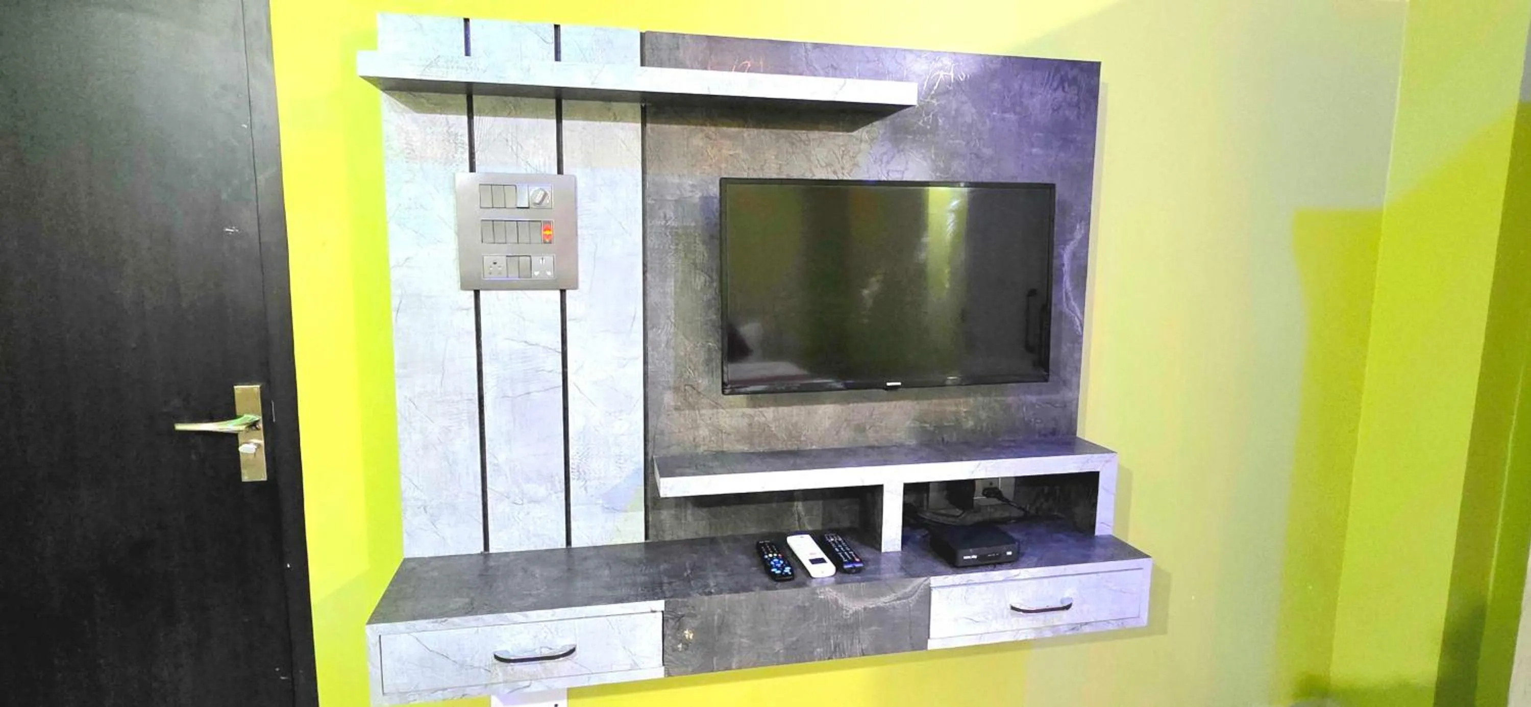 Kitchen or kitchenette in FabExpress JT Complex