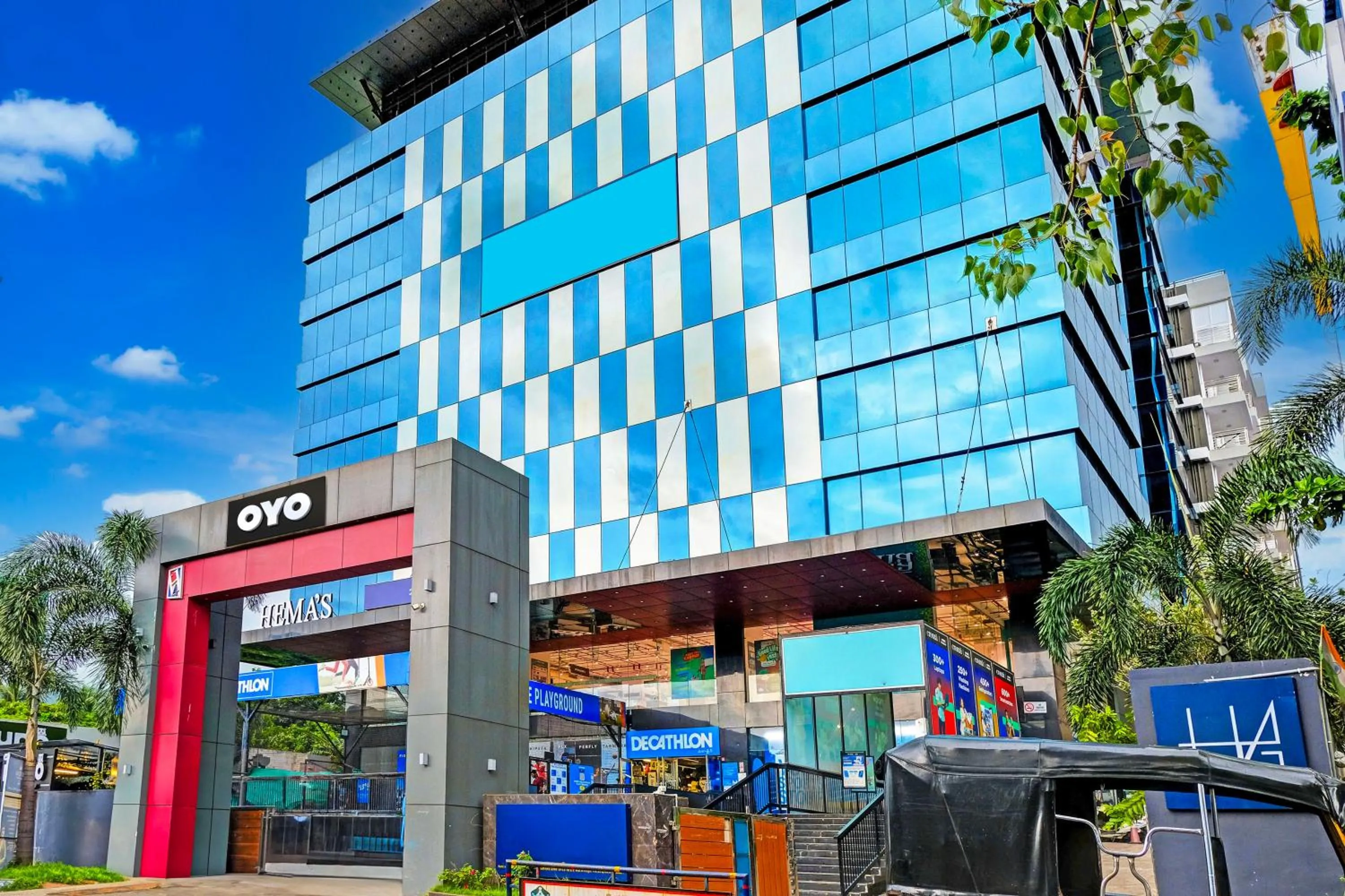 Facade/entrance in Super Hotel O Botcha Convection