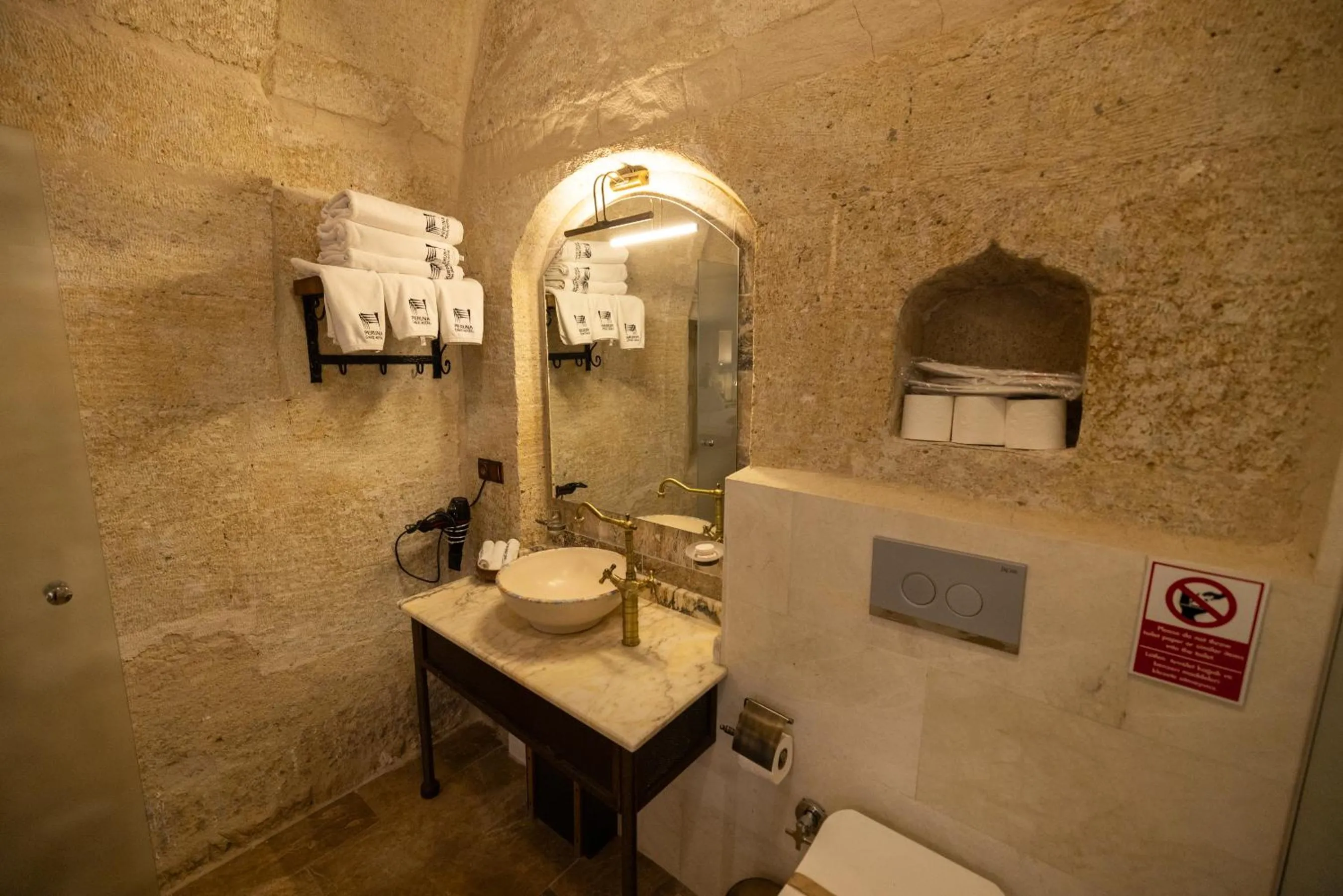 Bathroom in Peruna Cave
