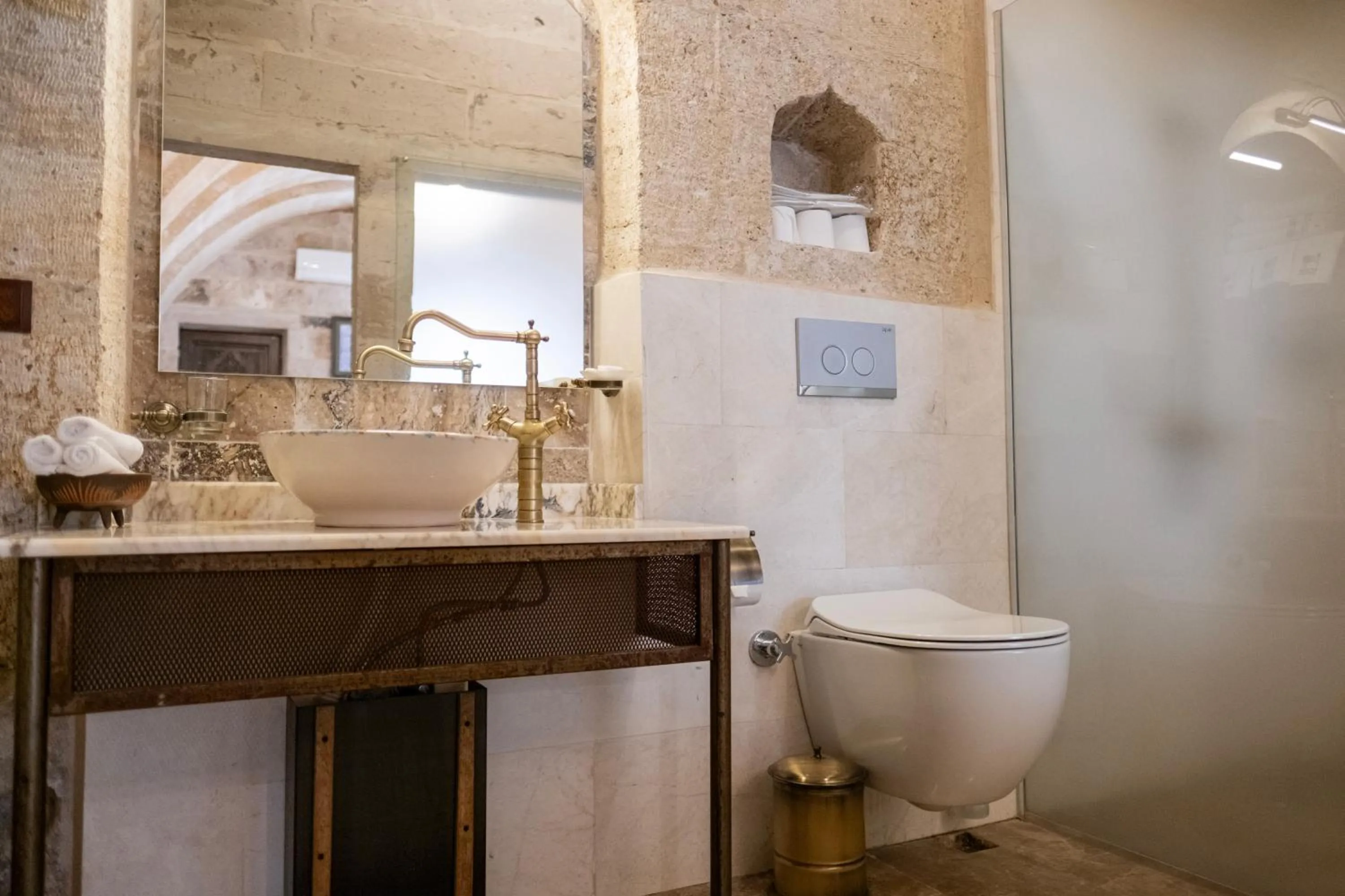 Bathroom in Peruna Cave