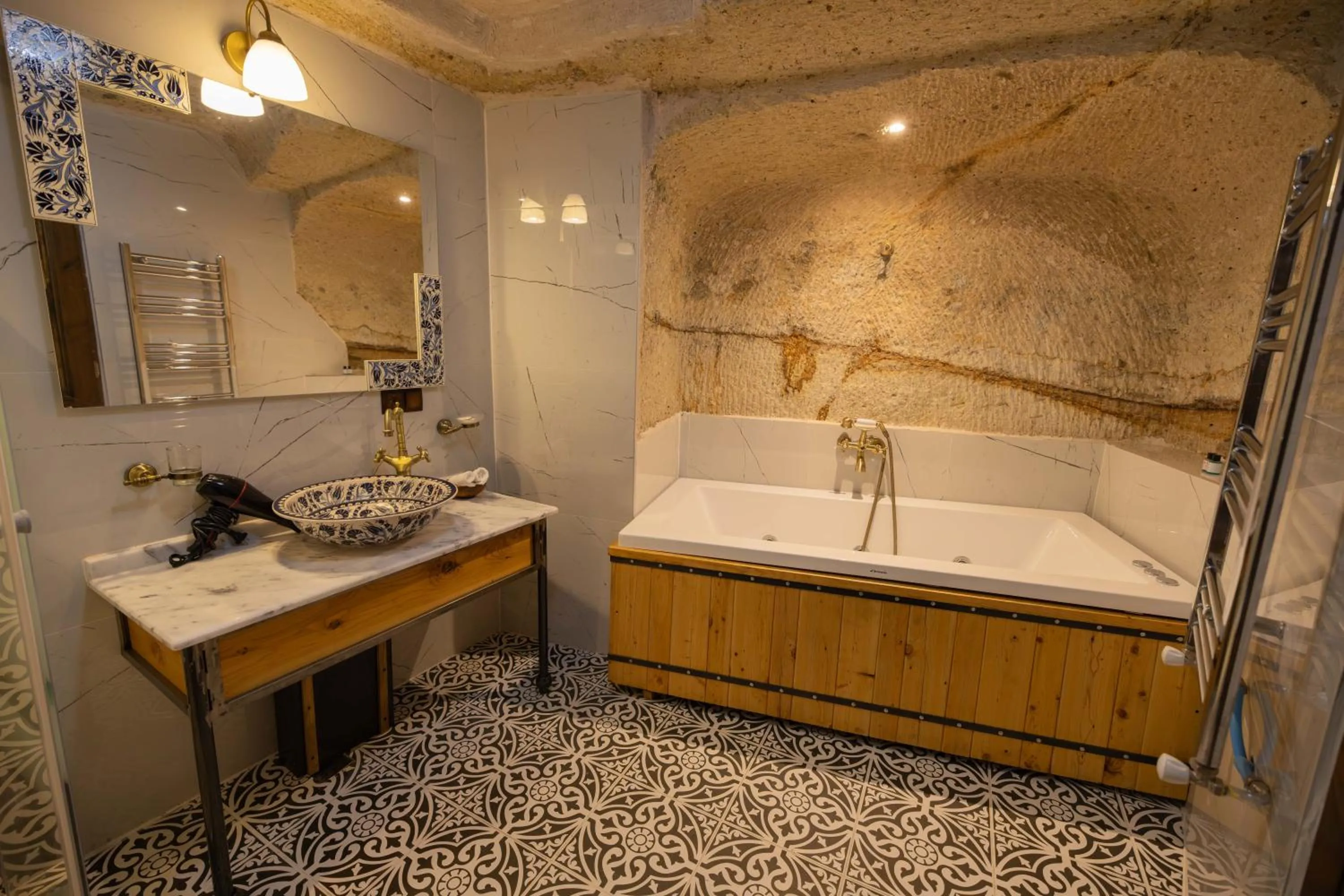 Bathroom in Peruna Cave