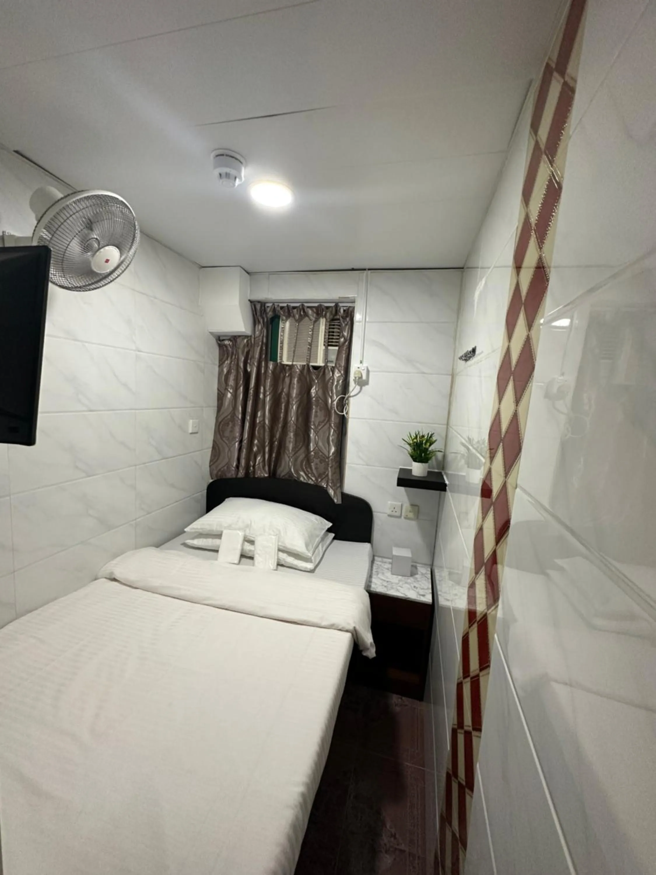 Photo of the whole room, Bed in Mandarin Guest House