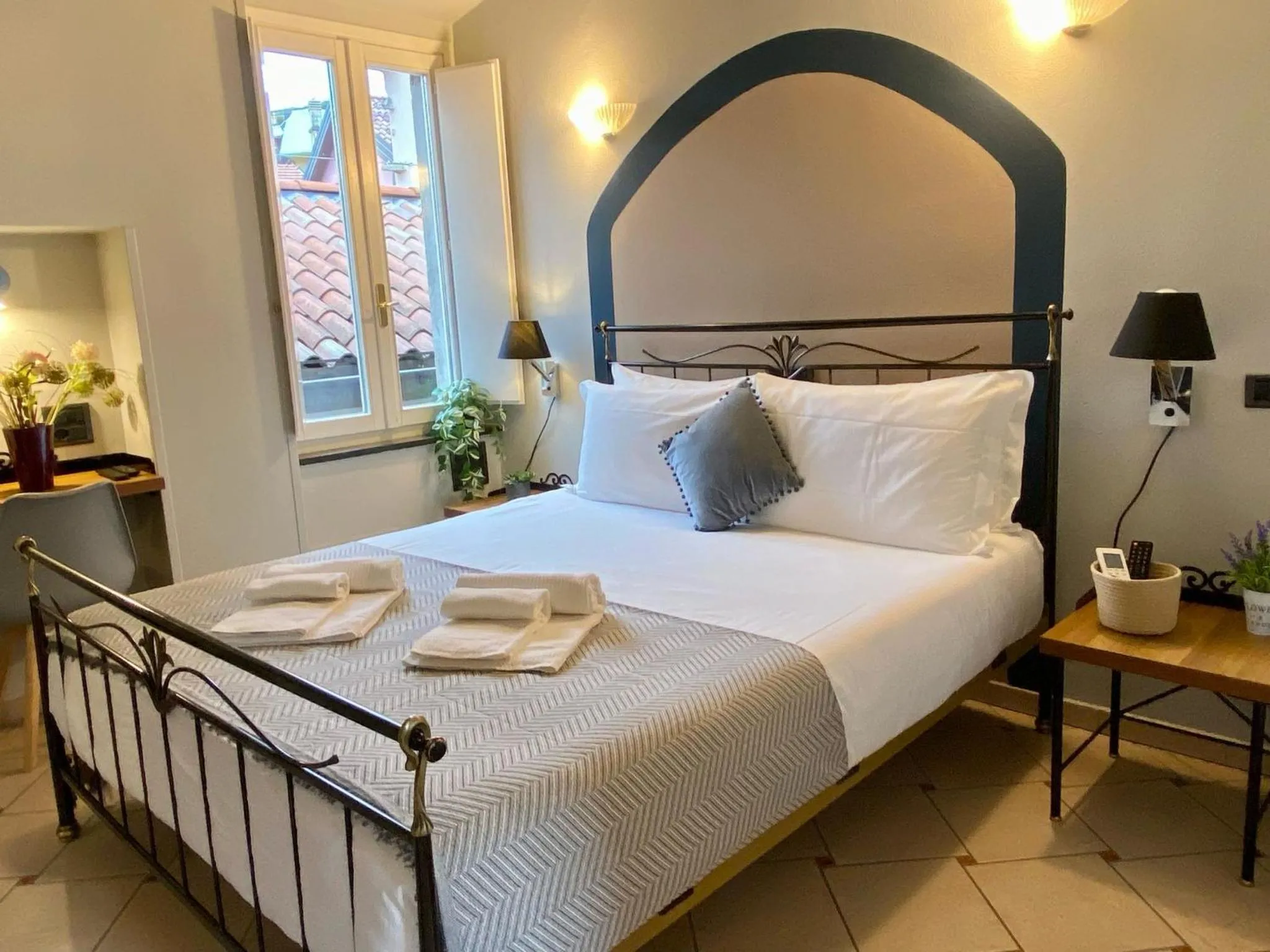 Bed in The Convo Lake Como